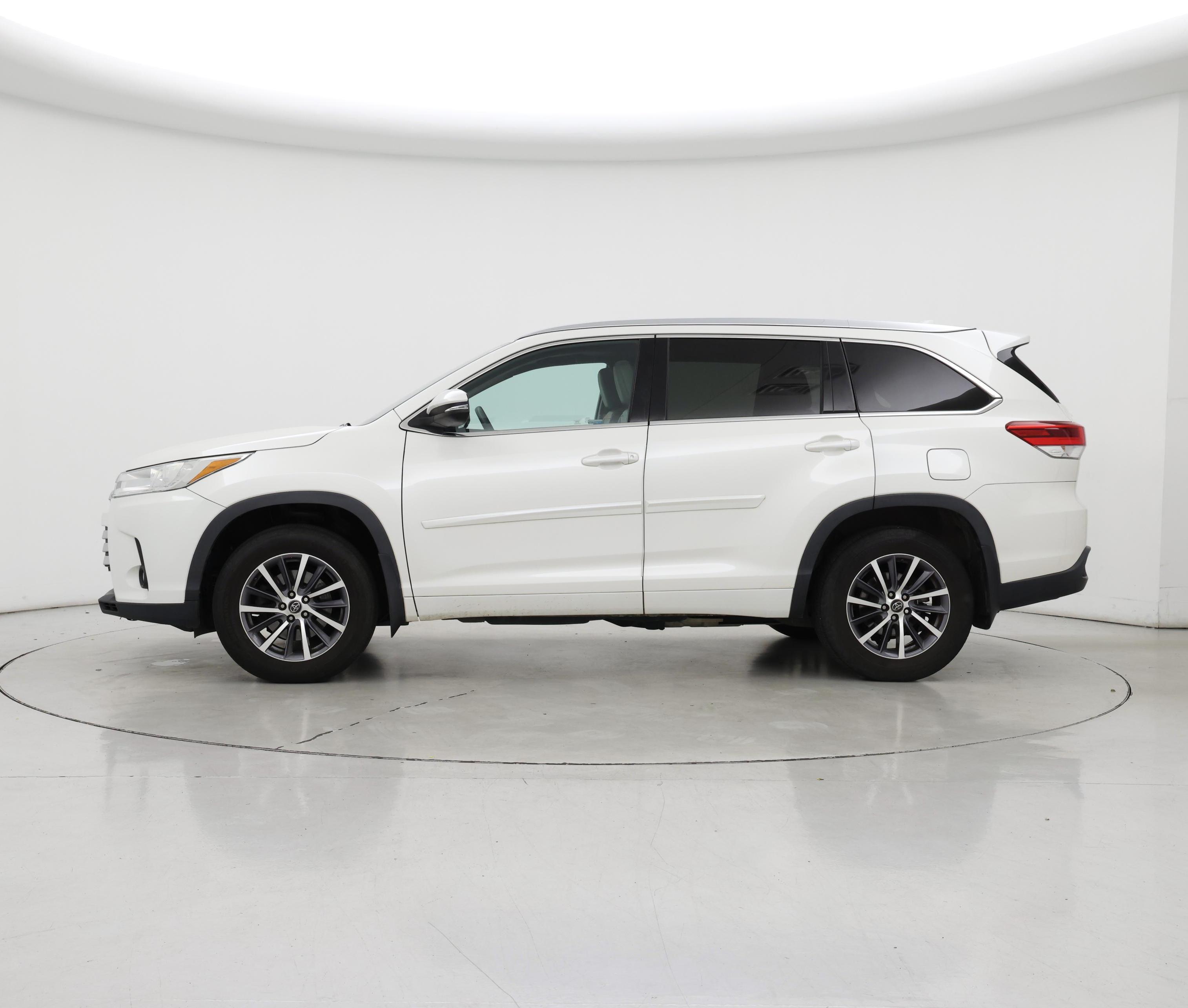 Thumbnail: 2017 Toyota Highlander - 3