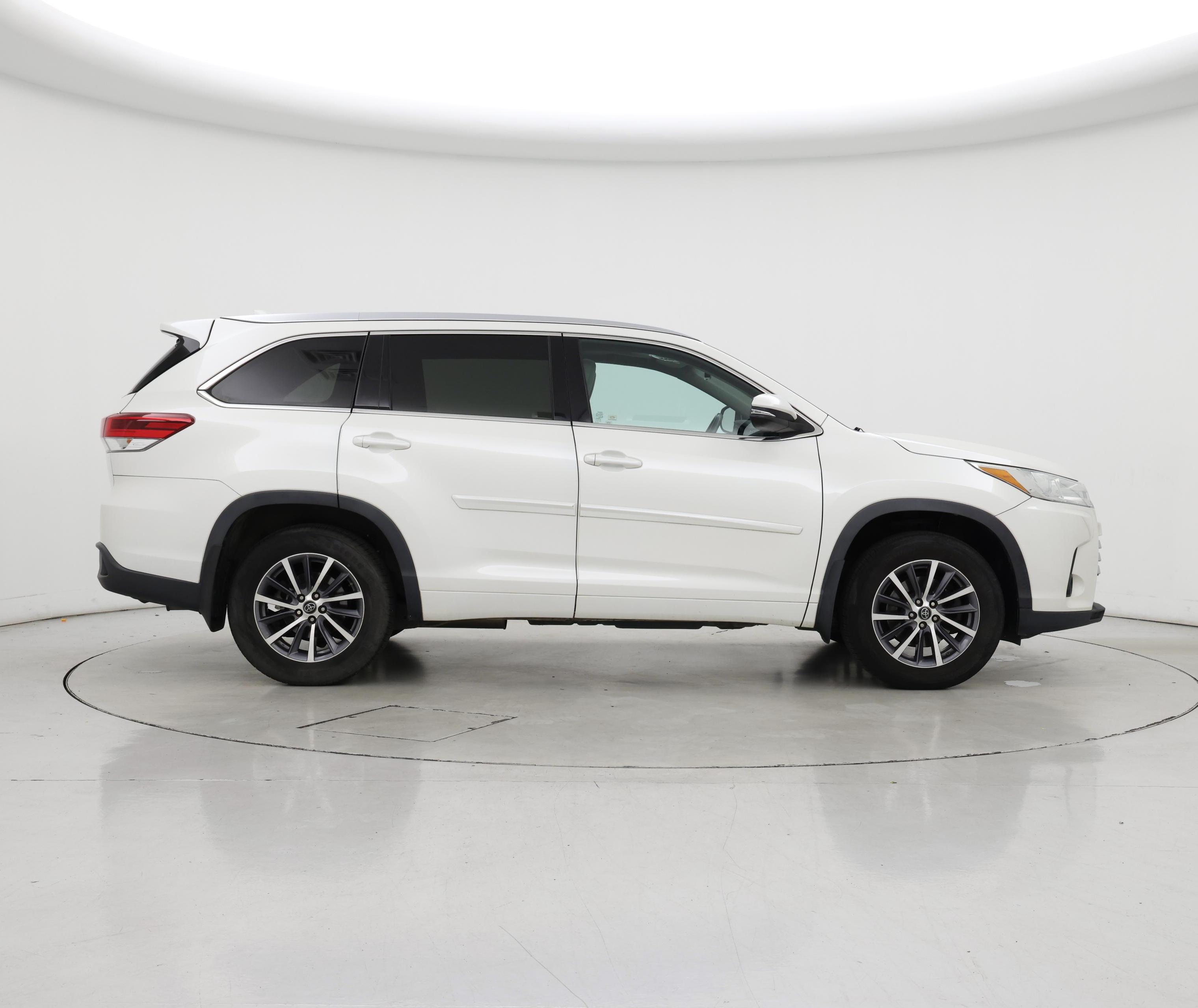 Thumbnail: 2017 Toyota Highlander - 7