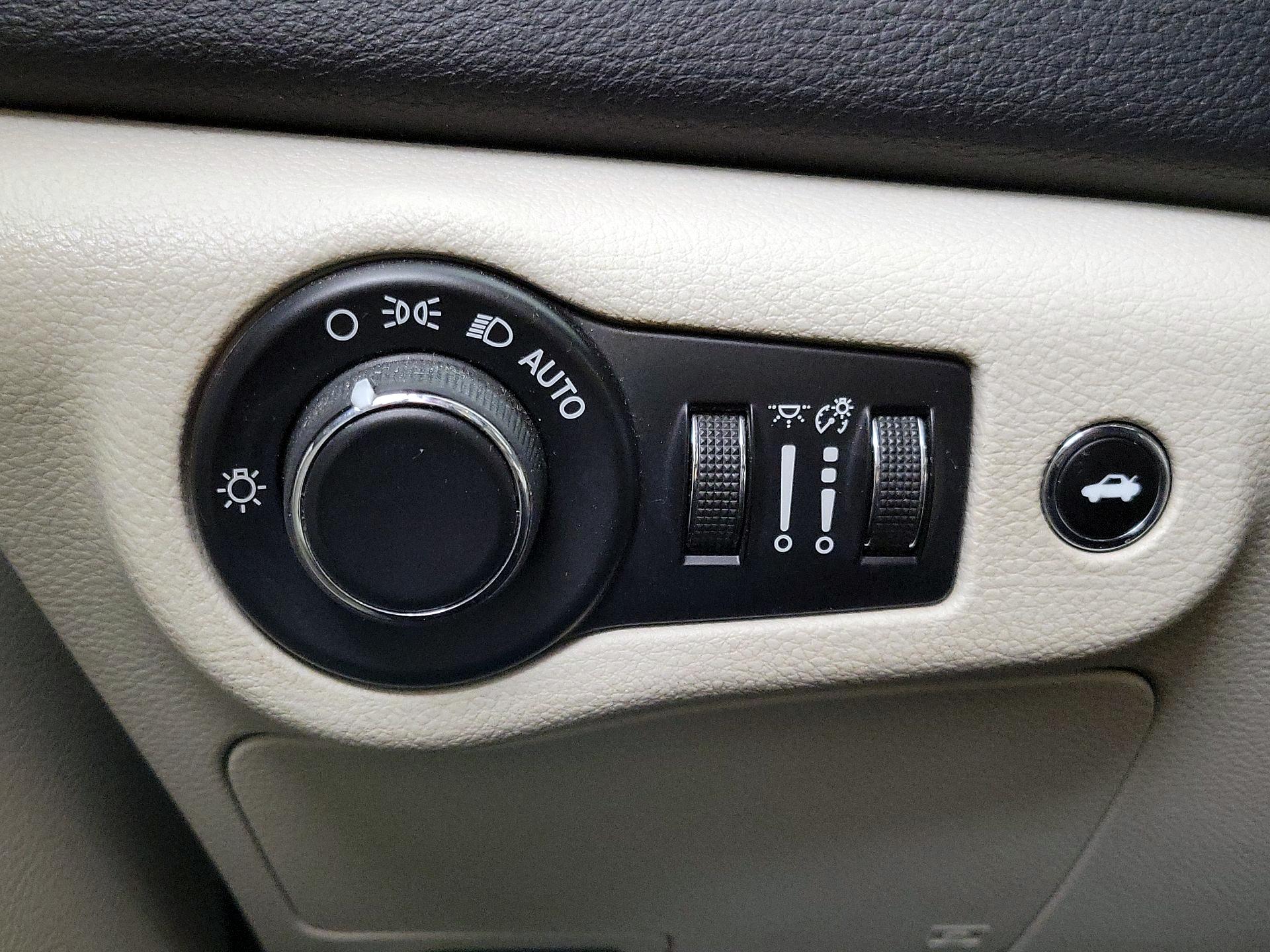 Thumbnail: 2016 Chrysler 200 - 13