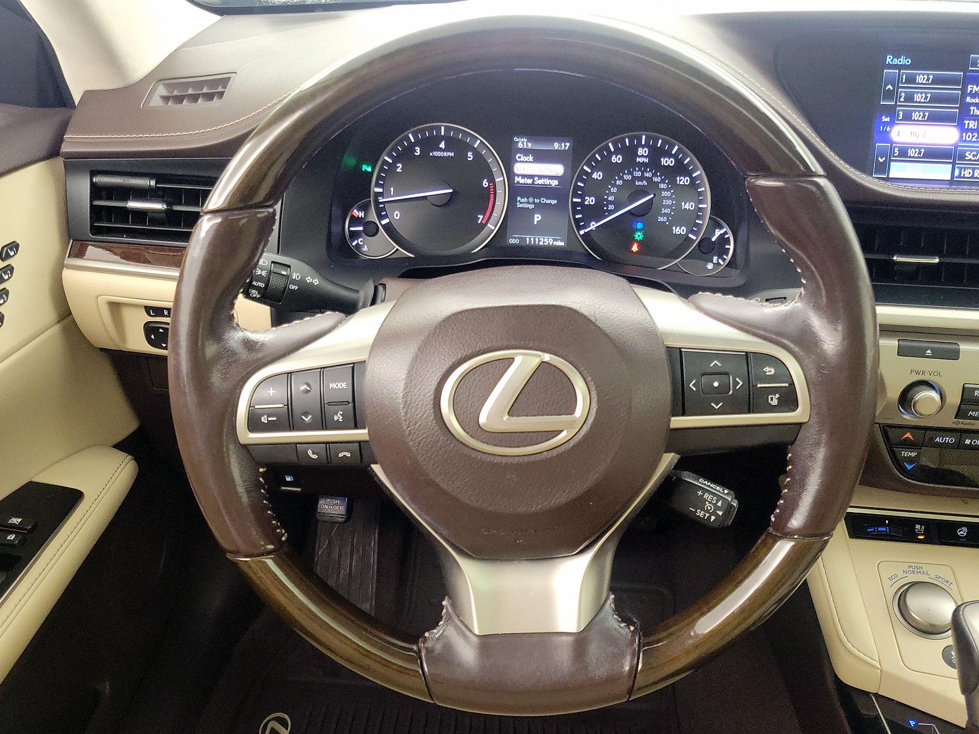 Thumbnail: 2016 Lexus ES - 10