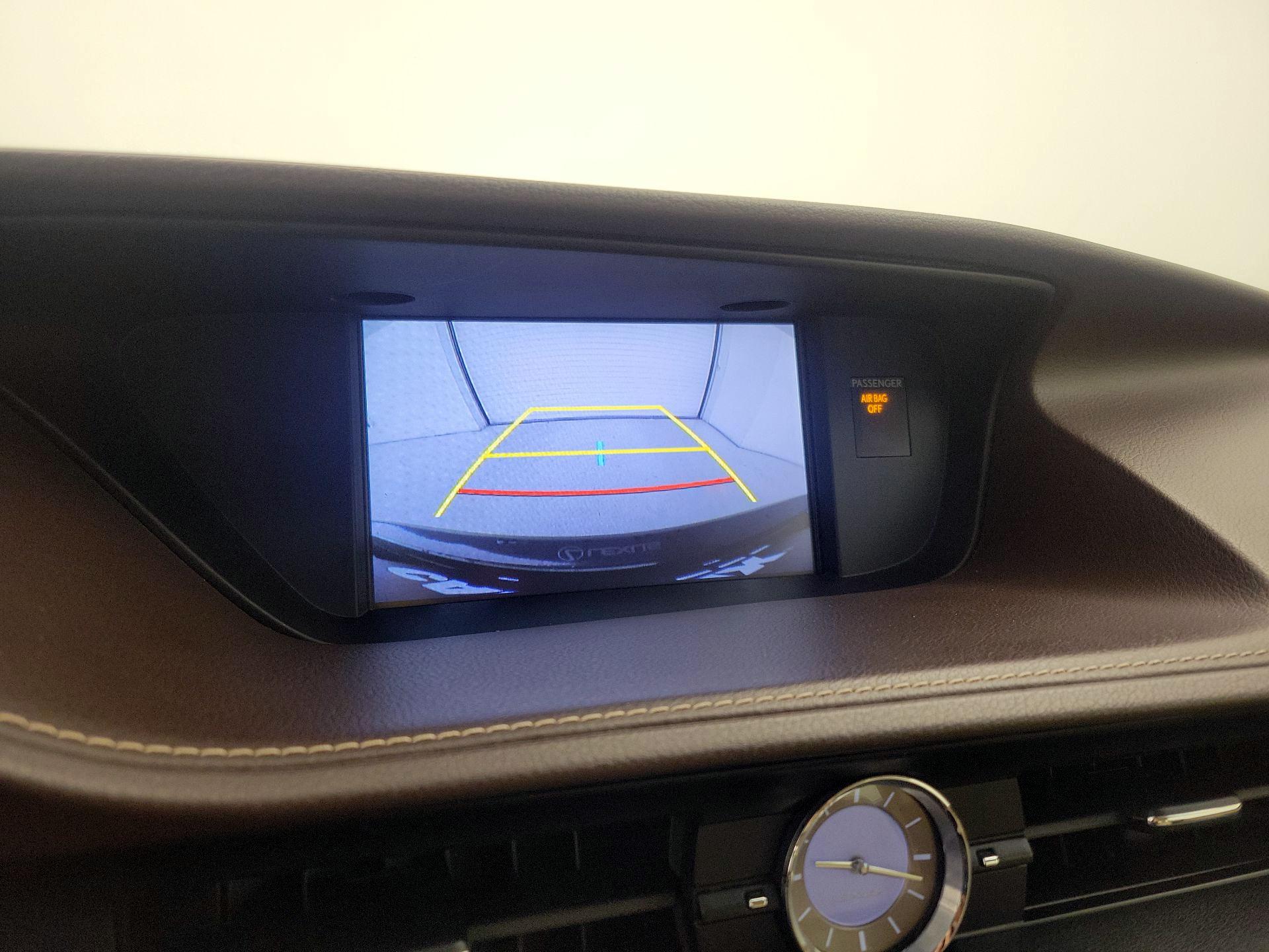 Thumbnail: 2016 Lexus ES - 15