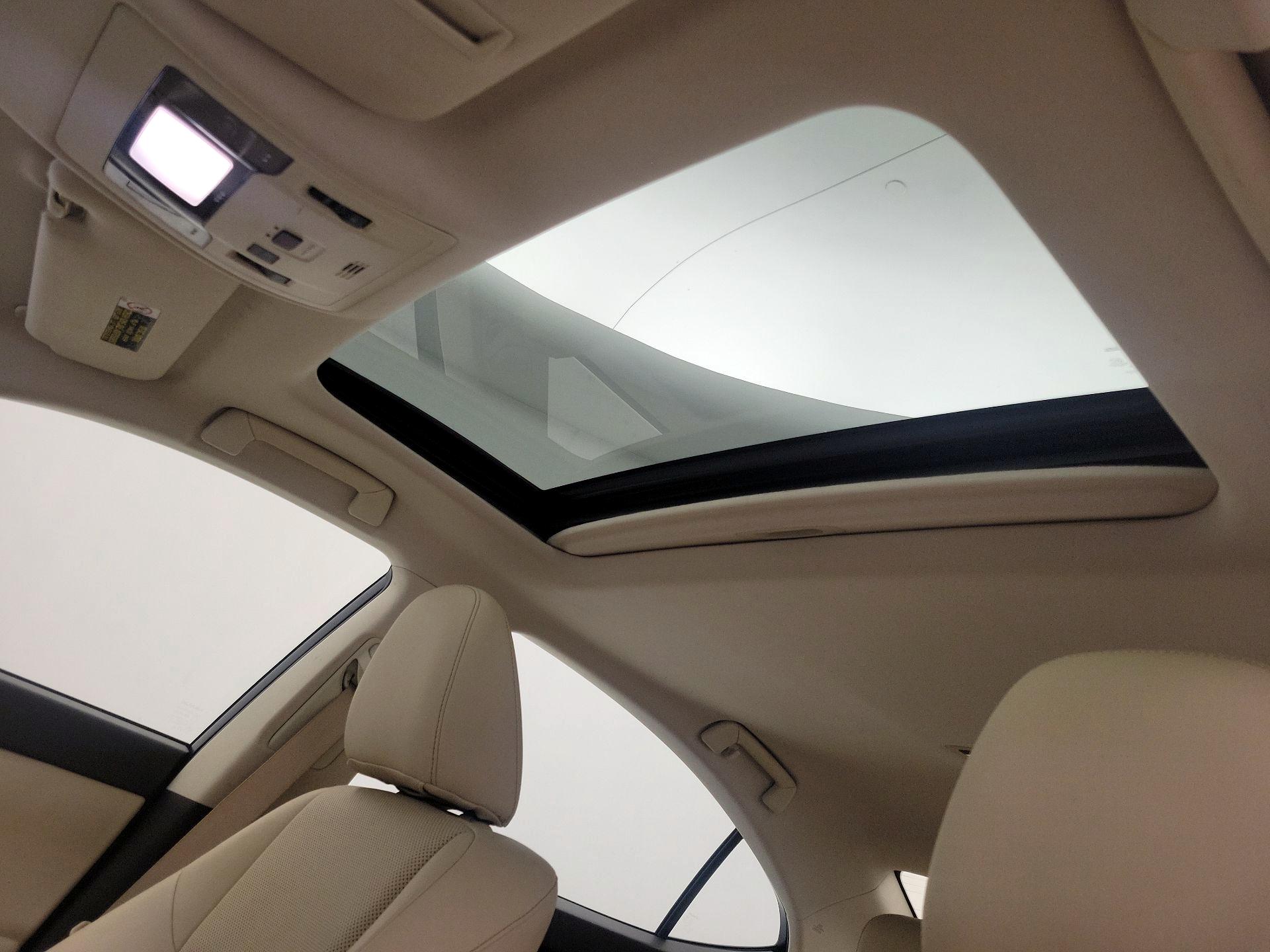 Thumbnail: 2016 Lexus ES - 20