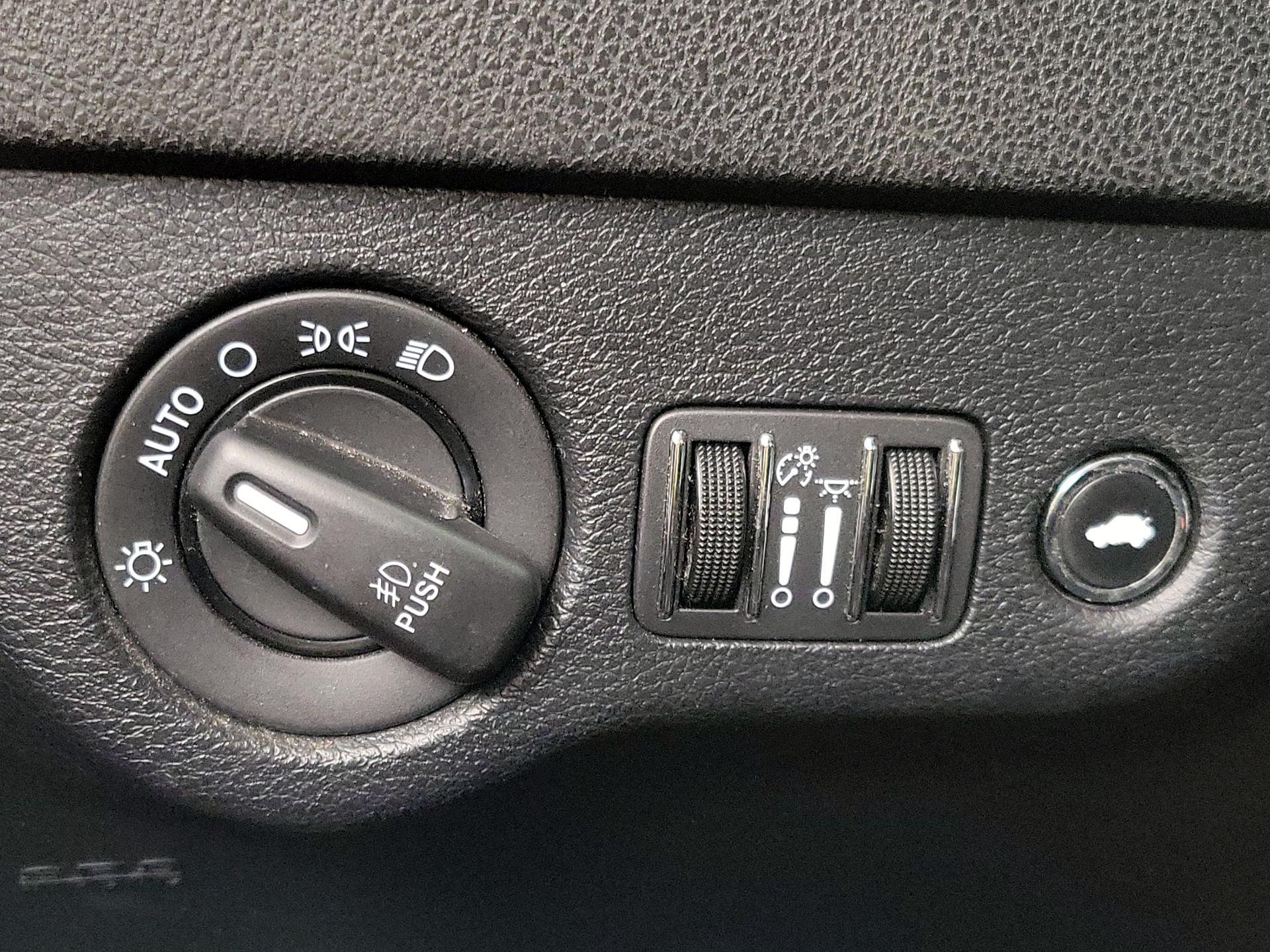 Thumbnail: 2018 Dodge Charger - 13