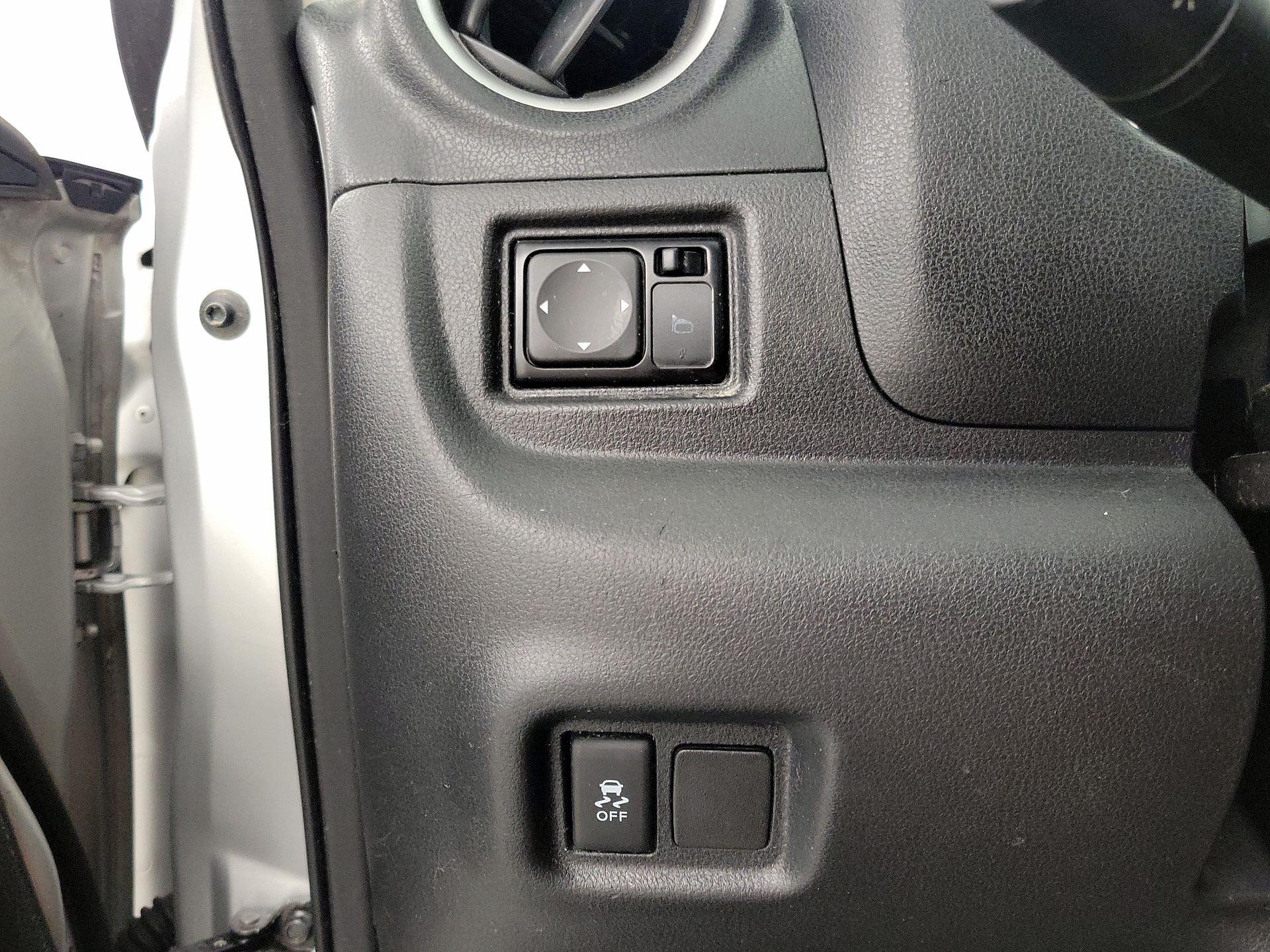 Thumbnail: 2014 Nissan Versa Note - 13