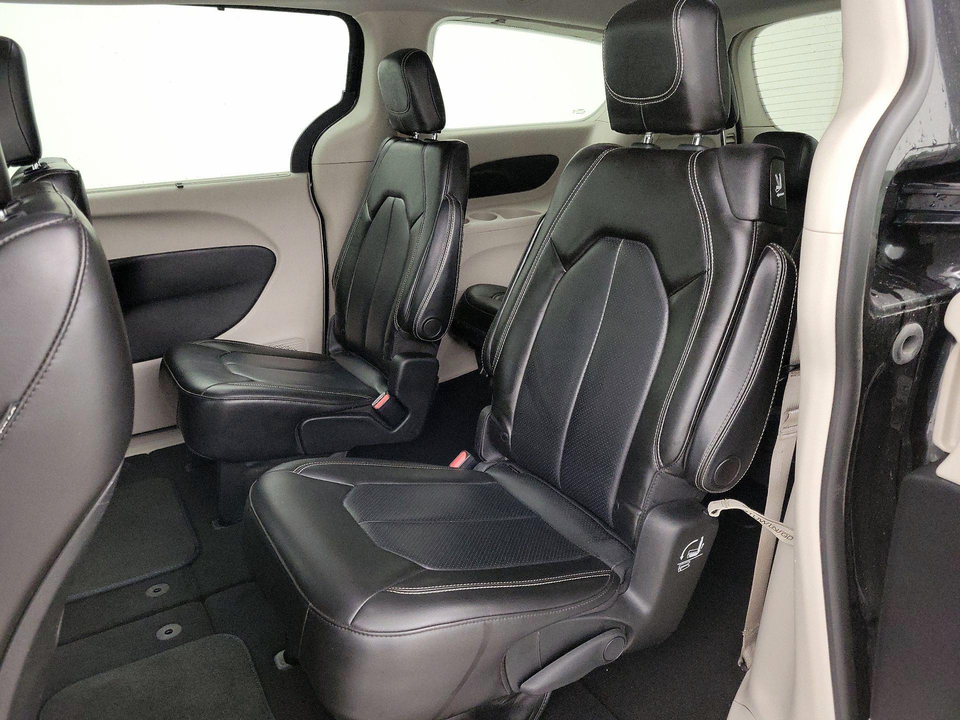 Thumbnail: 2021 Chrysler Voyager - 19