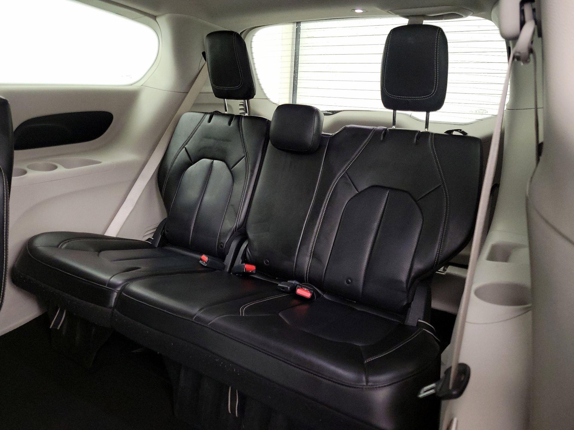 Thumbnail: 2021 Chrysler Voyager - 20