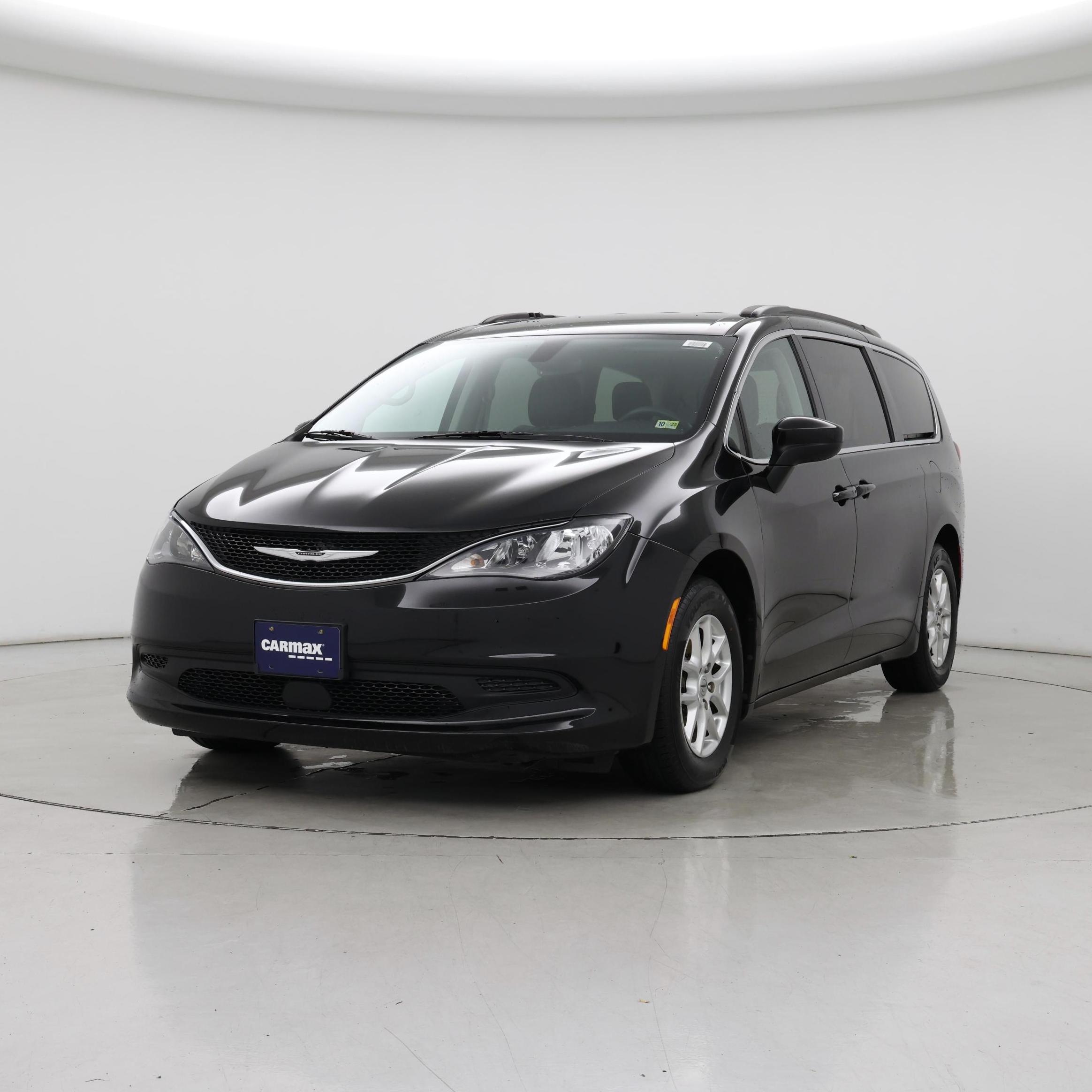 Thumbnail: 2021 Chrysler Voyager - 4