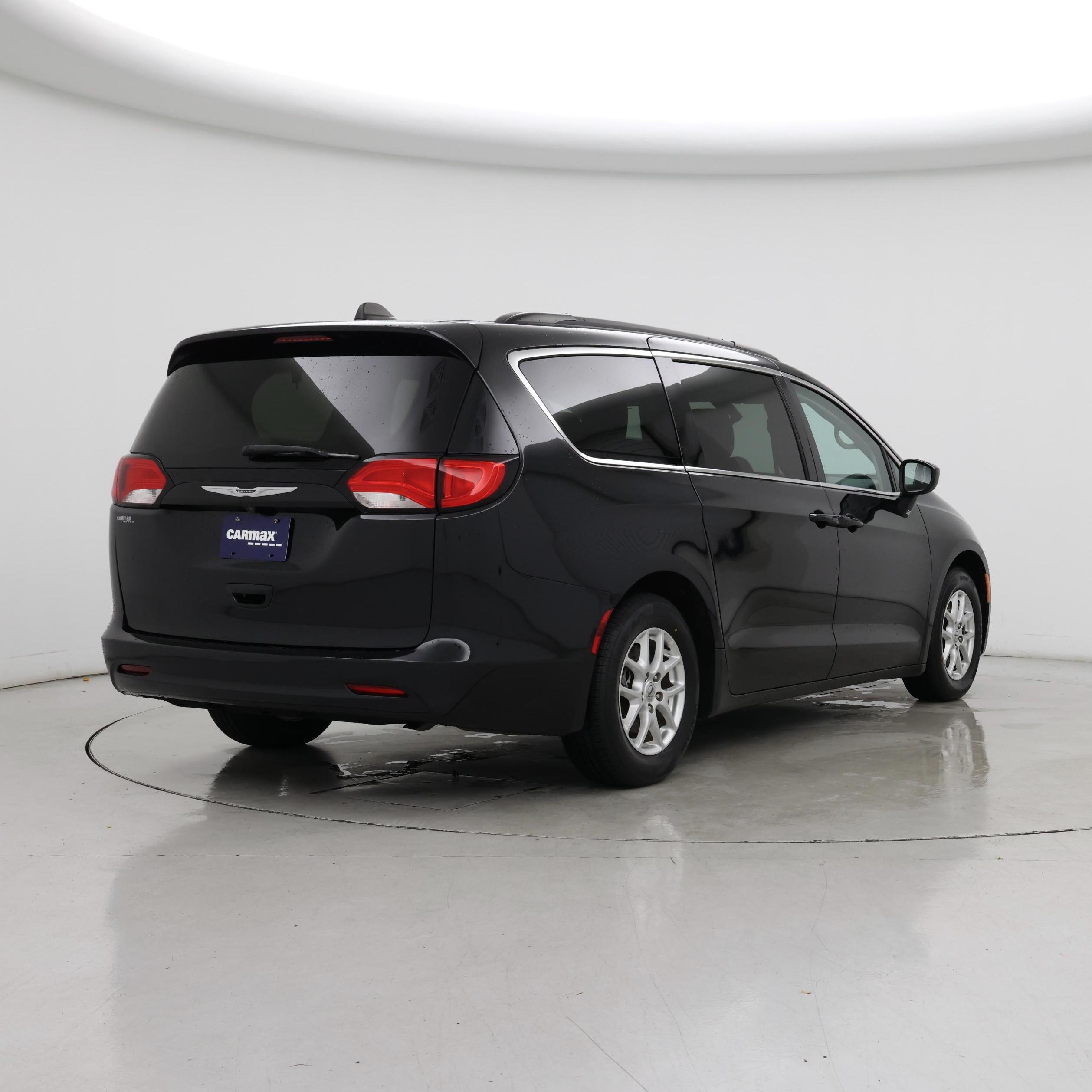 Thumbnail: 2021 Chrysler Voyager - 8