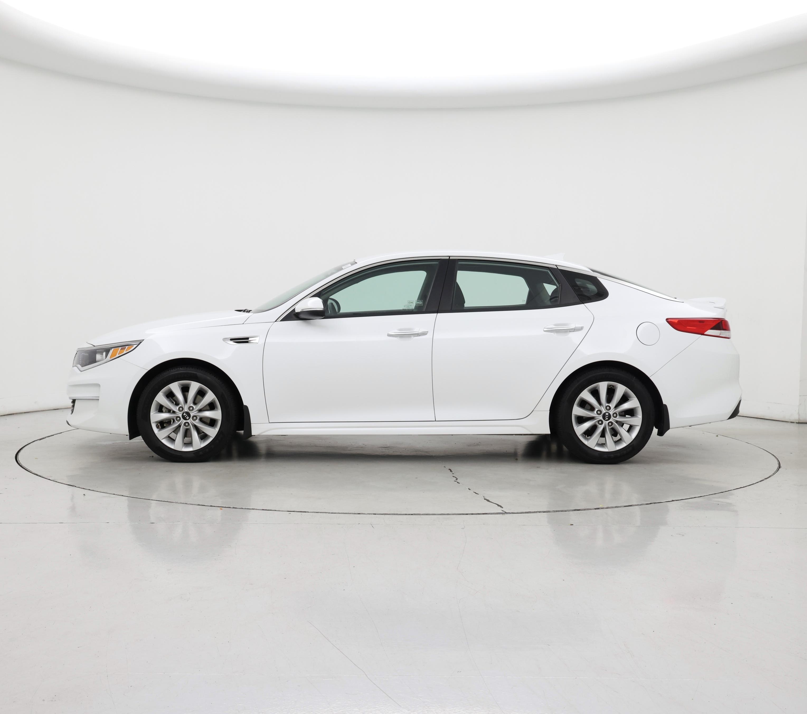 Thumbnail: 2018 Kia Optima - 3