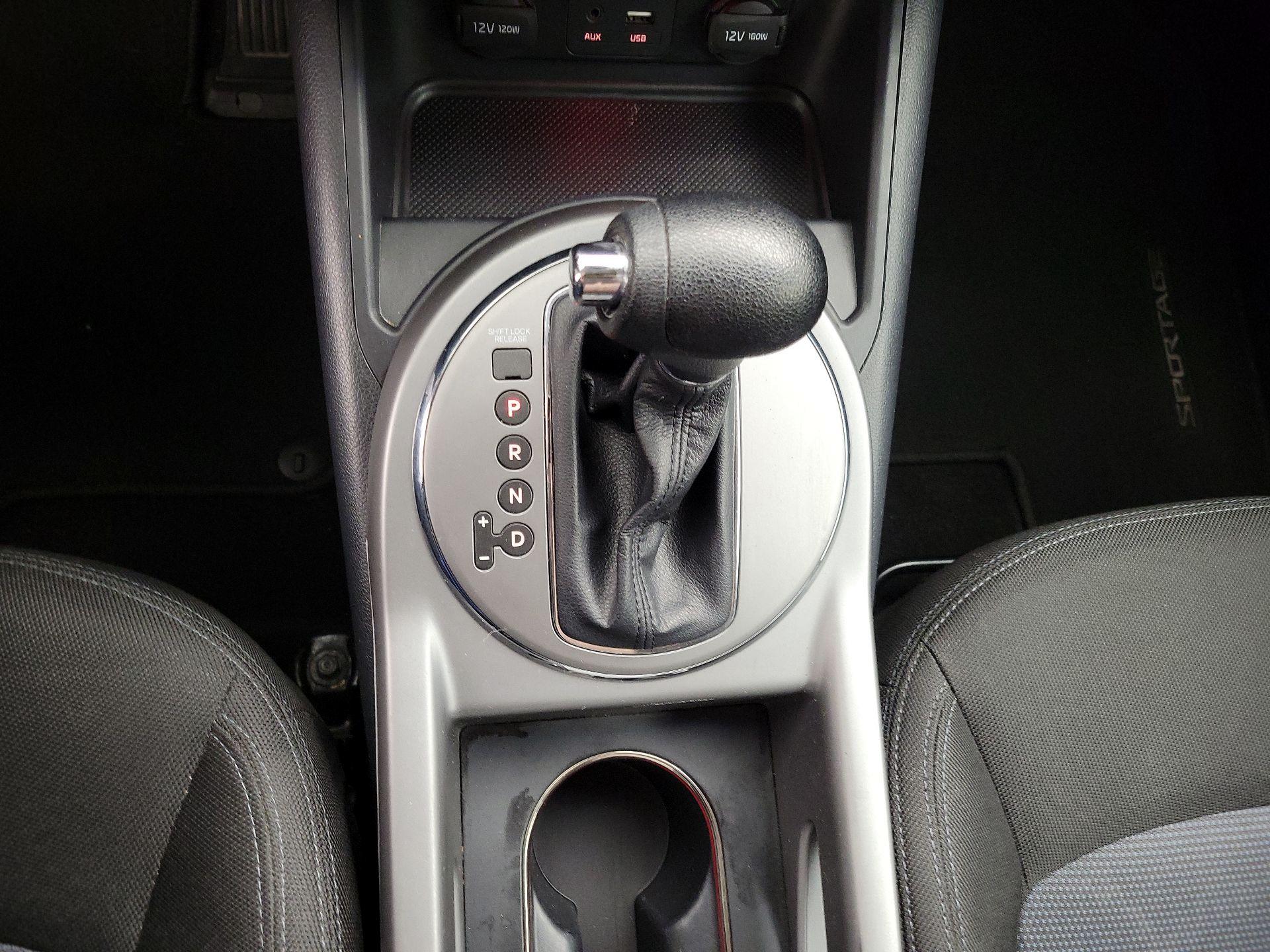 Thumbnail: 2016 Kia Sportage - 16