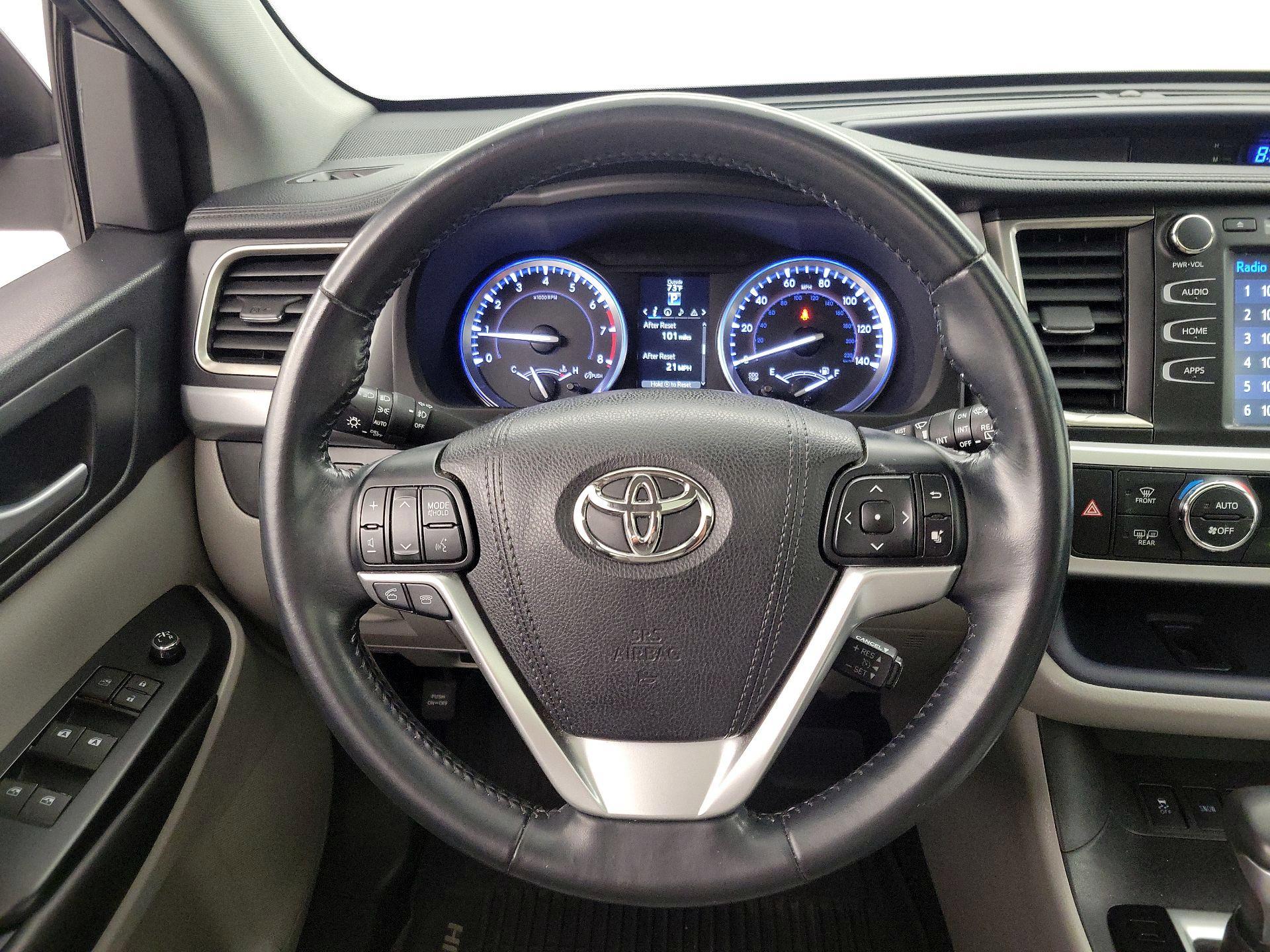 Thumbnail: 2016 Toyota Highlander - 10
