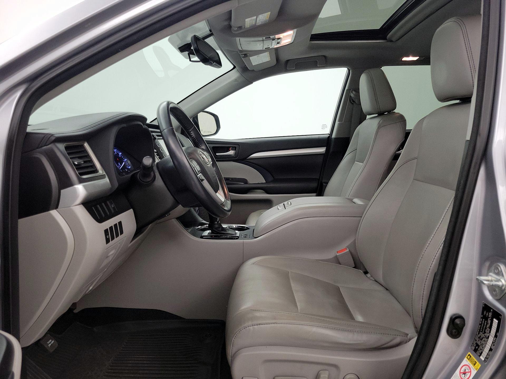 Thumbnail: 2016 Toyota Highlander - 11