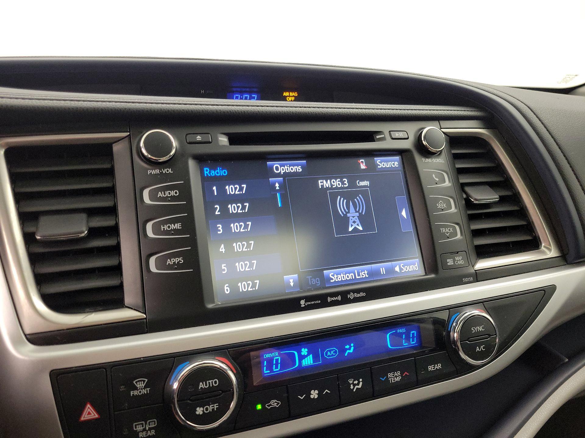 Thumbnail: 2016 Toyota Highlander - 16