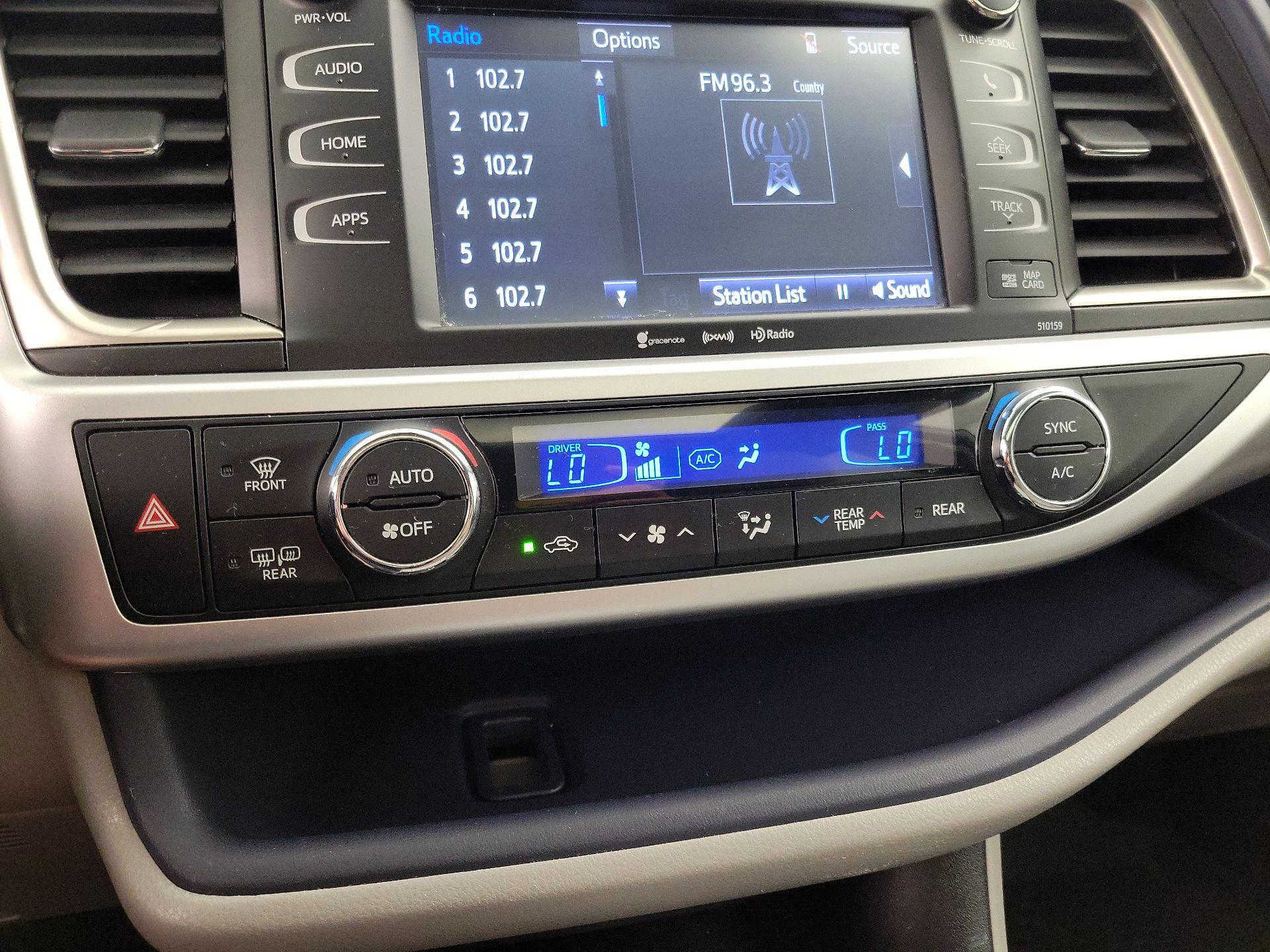 Thumbnail: 2016 Toyota Highlander - 17