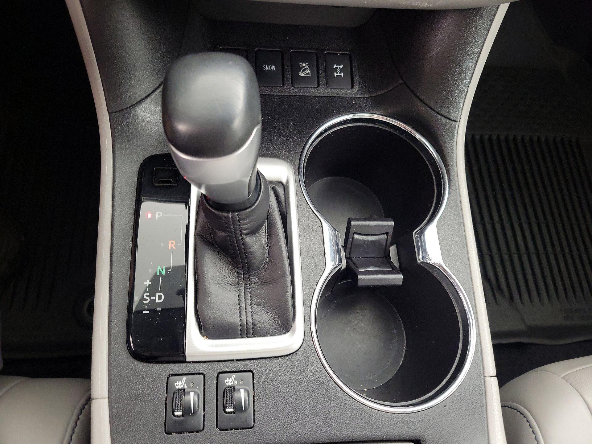 Thumbnail: 2016 Toyota Highlander - 18