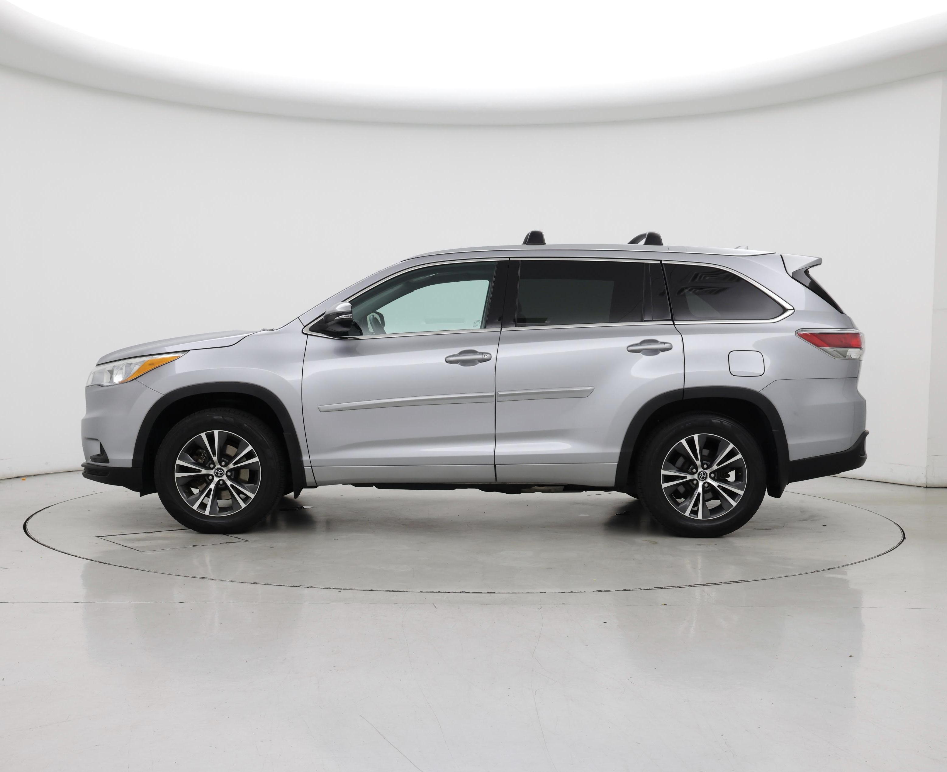 Thumbnail: 2016 Toyota Highlander - 3