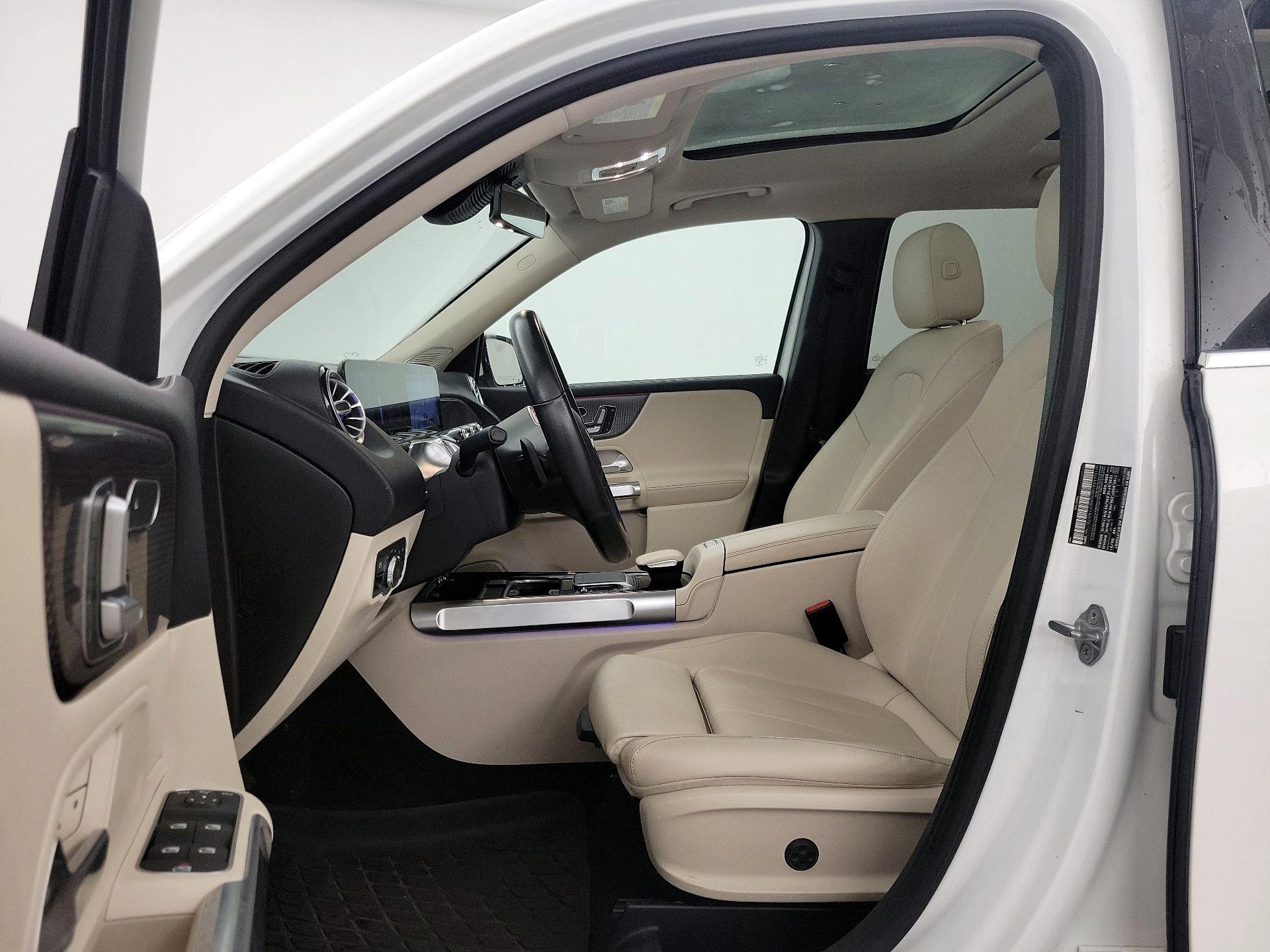Thumbnail: 2021 Mercedes-Benz GLB - 11