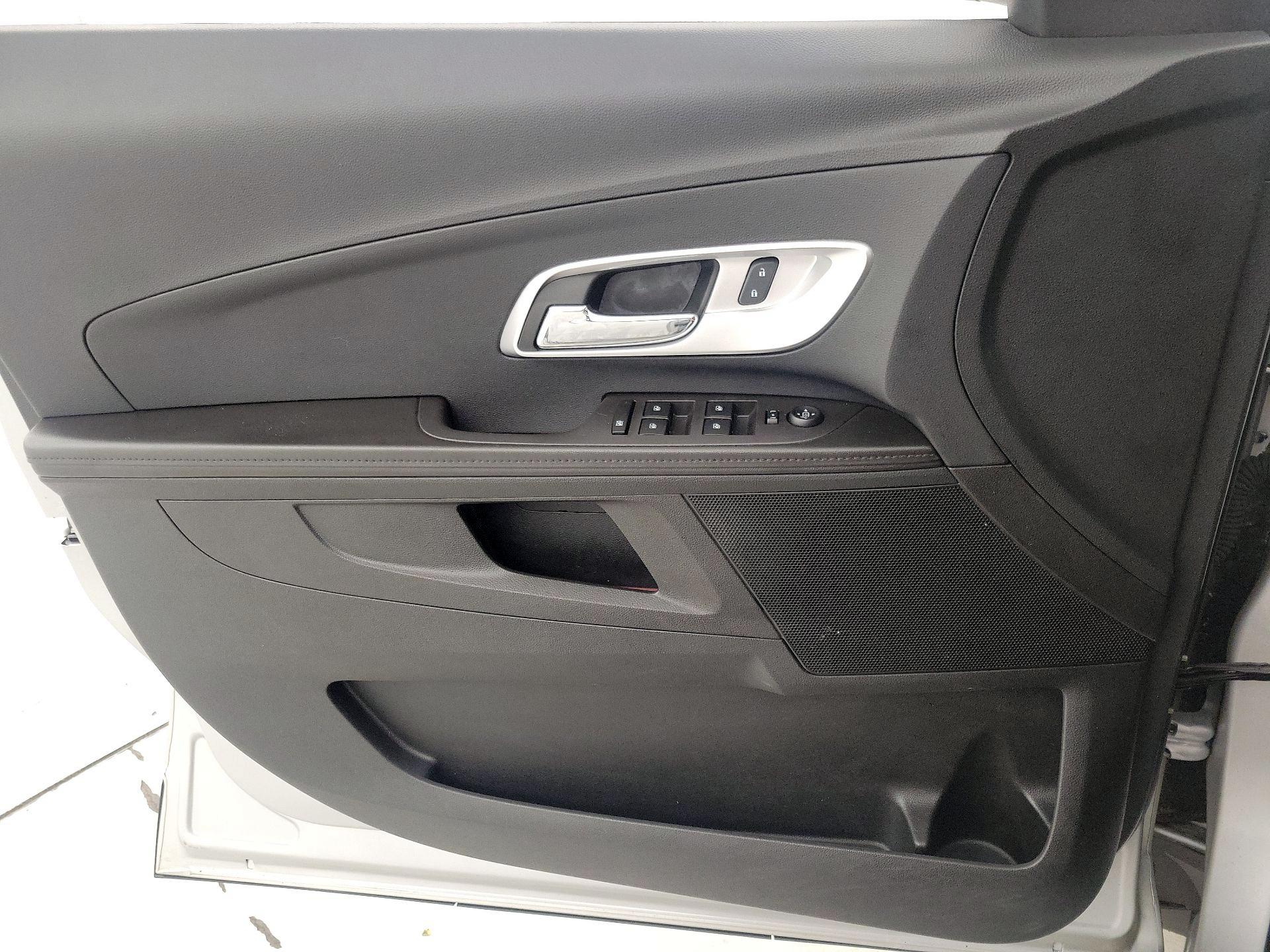 Thumbnail: 2016 Chevrolet Equinox - 12