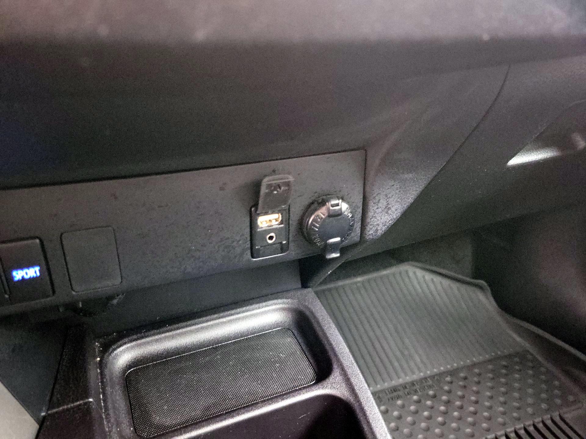 Thumbnail: 2017 Toyota RAV4 - 18