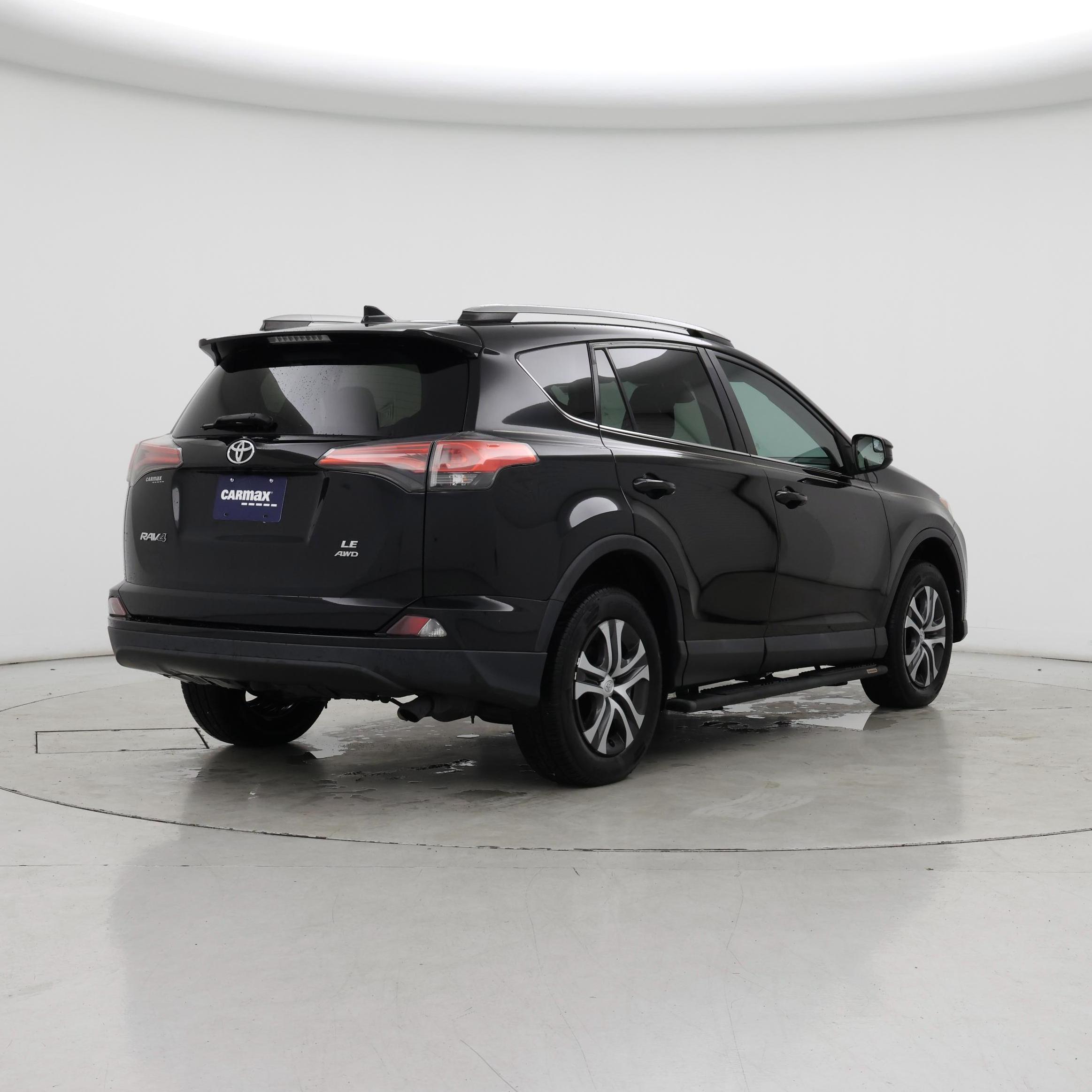 Thumbnail: 2017 Toyota RAV4 - 8