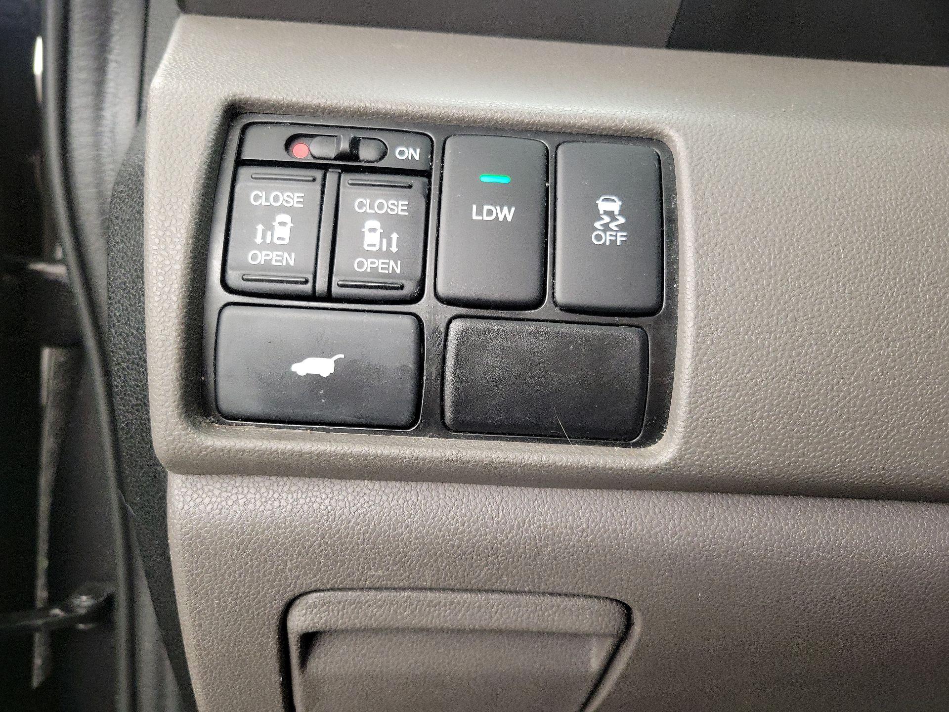 Thumbnail: 2016 Honda Odyssey - 13