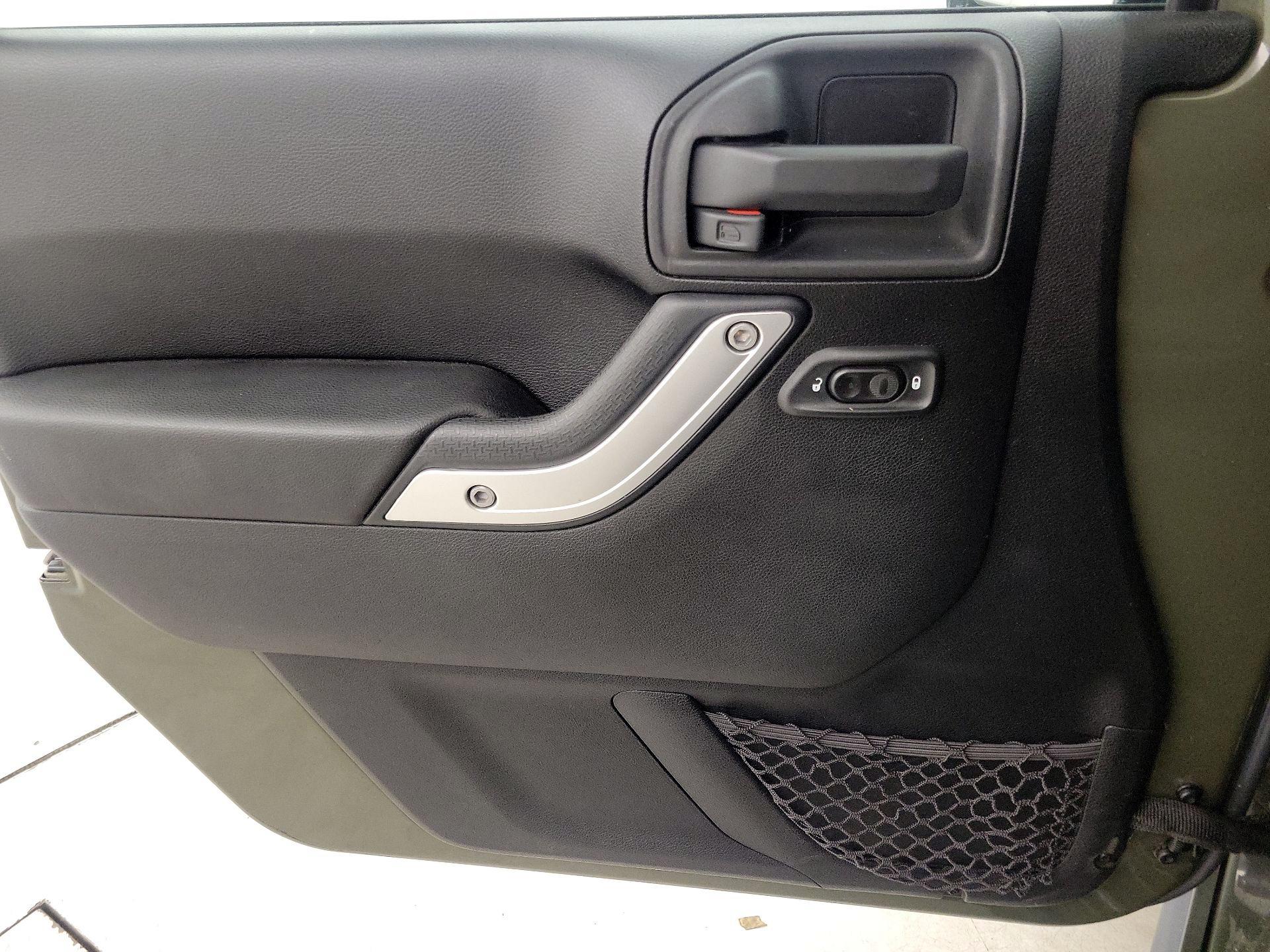 Thumbnail: 2015 Jeep Wrangler - 12