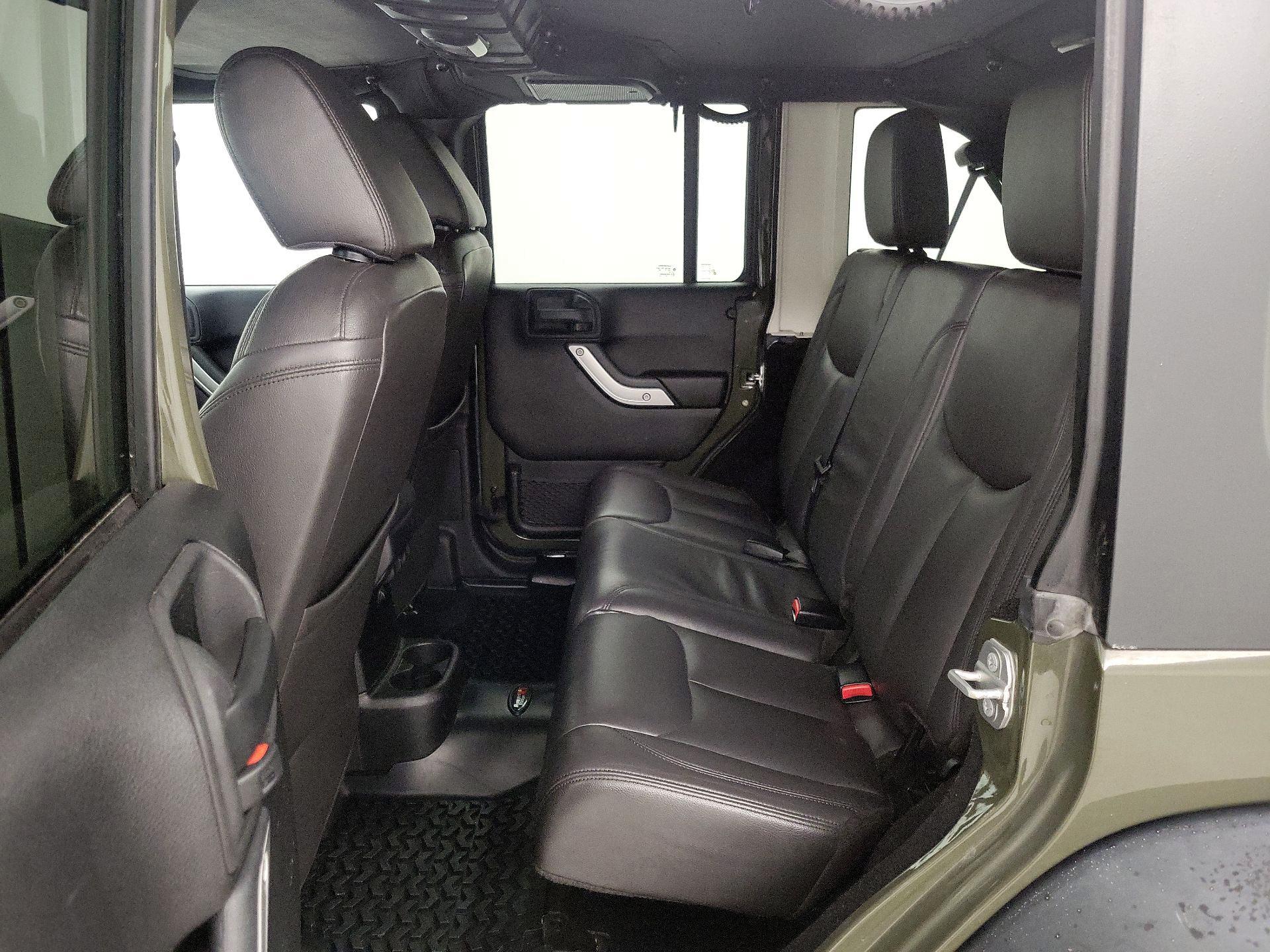 Thumbnail: 2015 Jeep Wrangler - 18