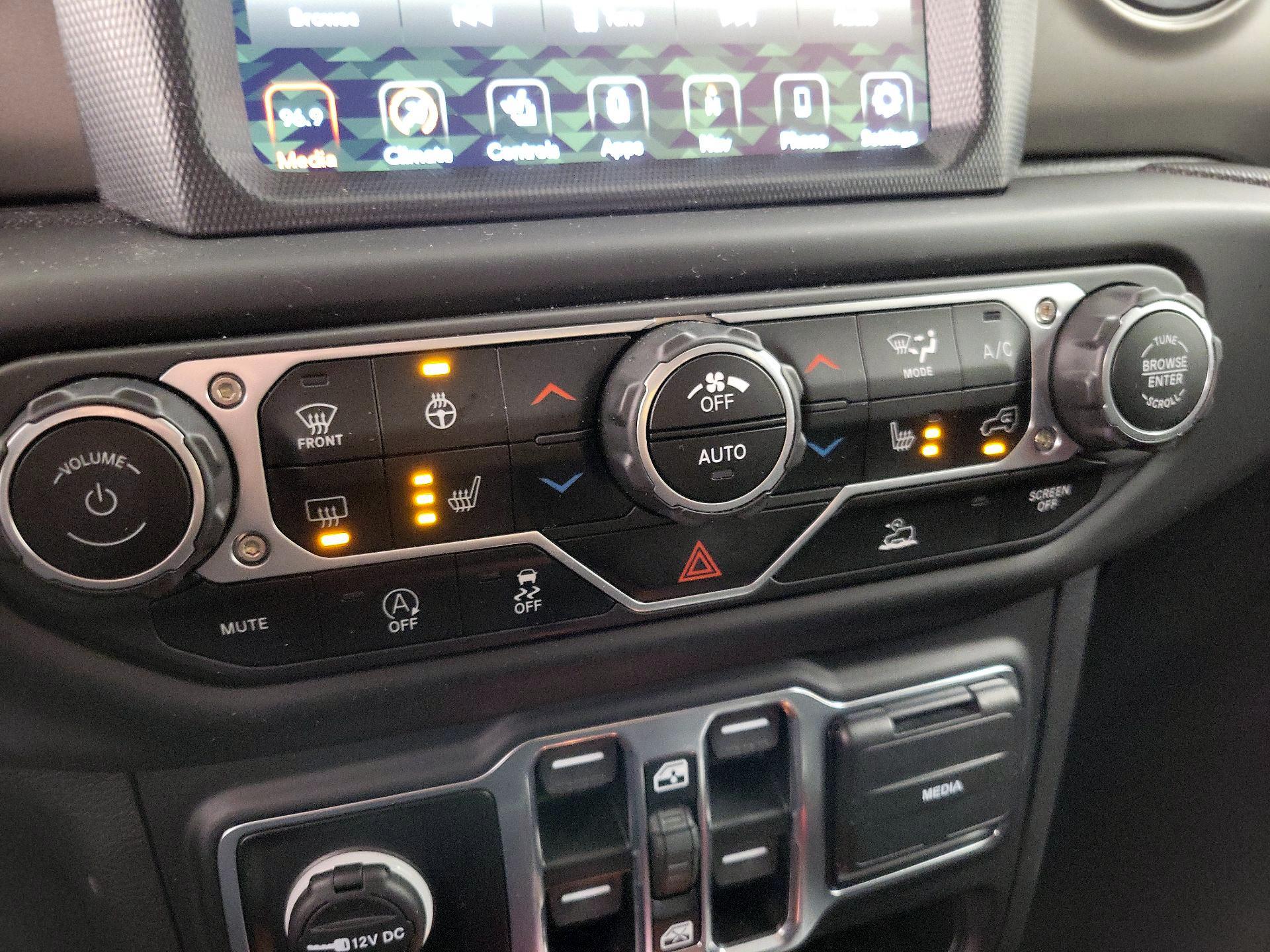 Thumbnail: 2023 Jeep Gladiator - 17