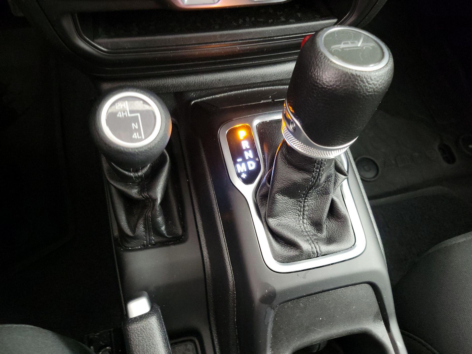 Thumbnail: 2023 Jeep Gladiator - 18