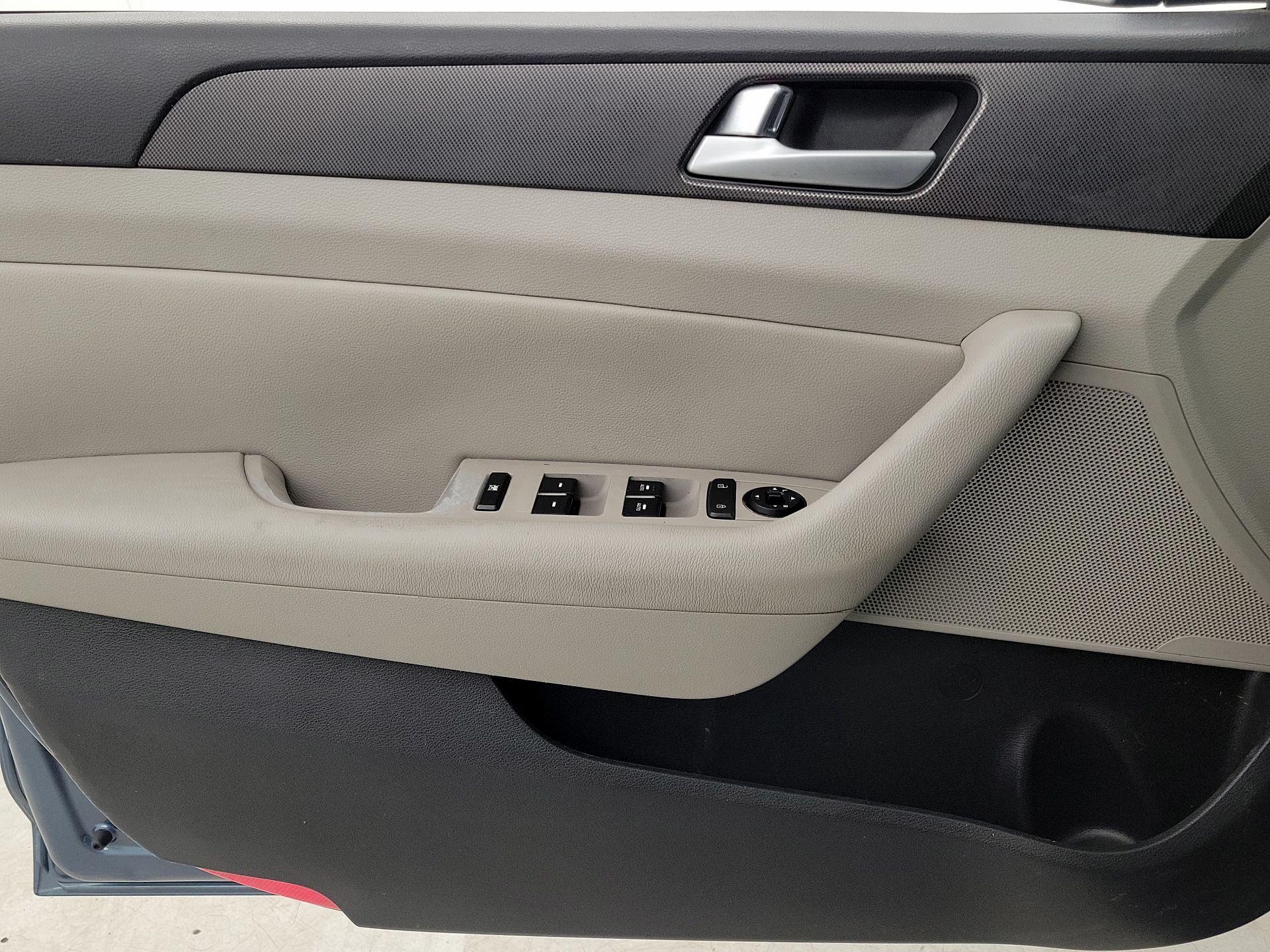 Thumbnail: 2015 Hyundai Sonata - 12