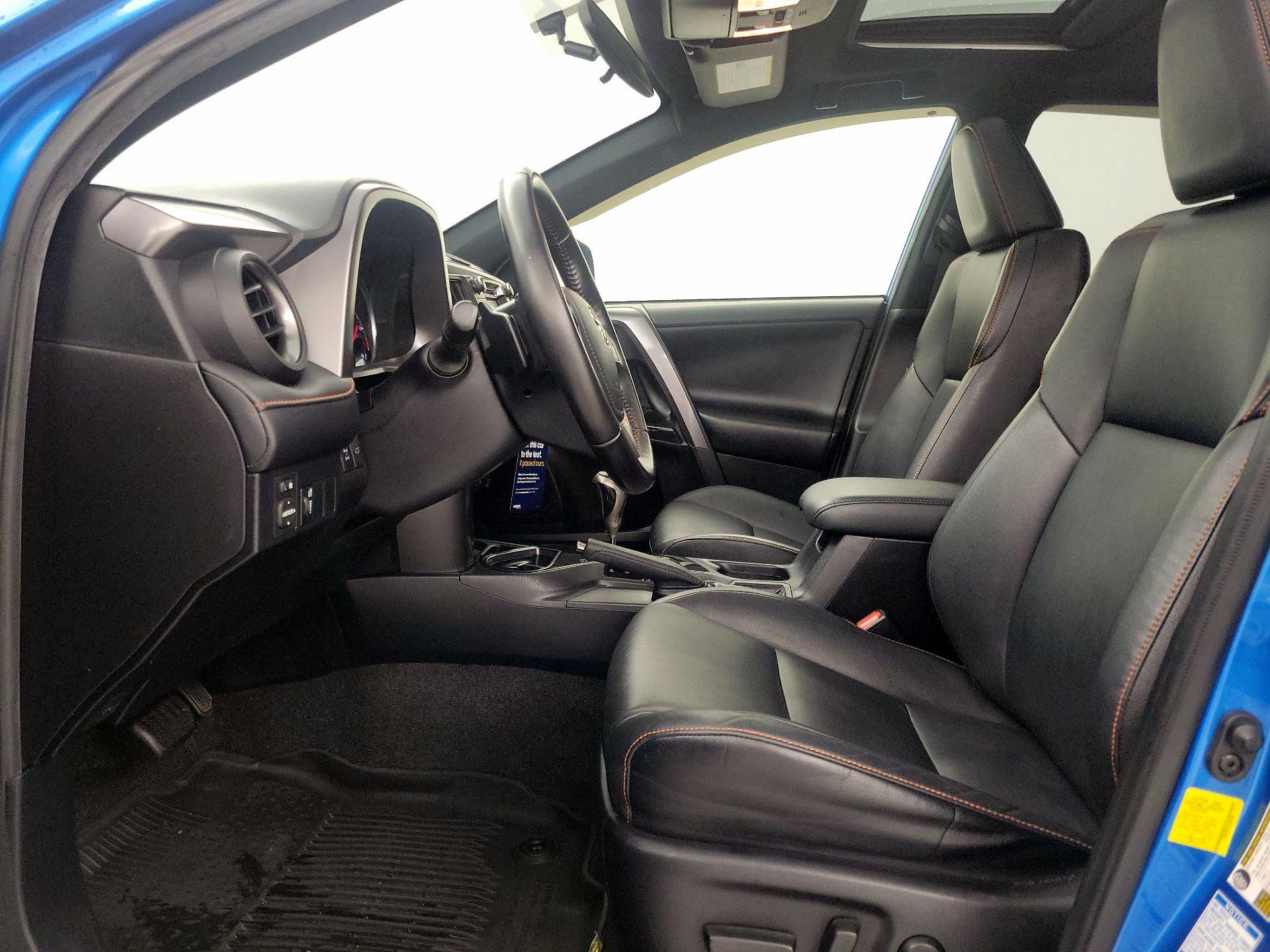 Thumbnail: 2016 Toyota RAV4 - 11