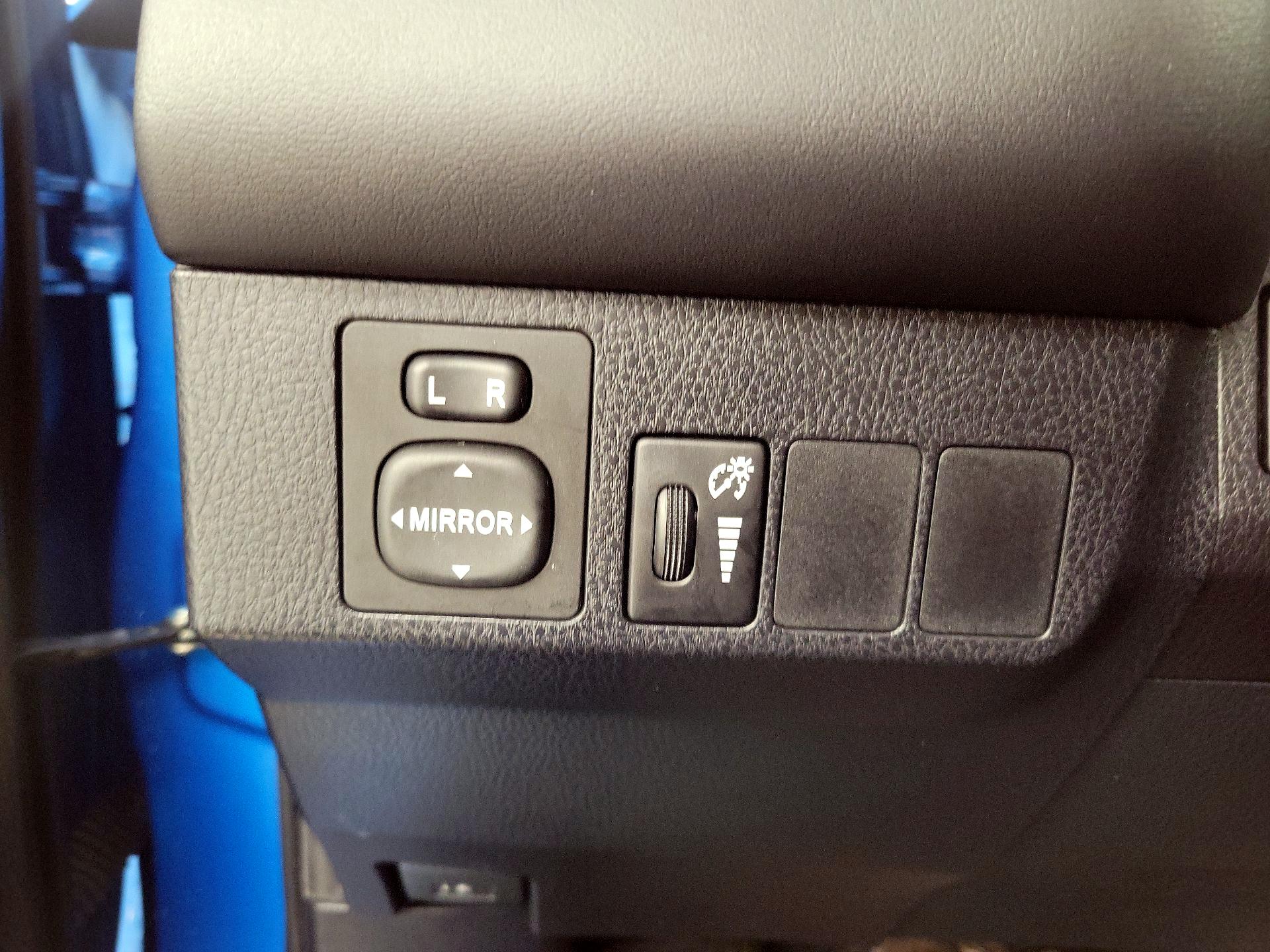 Thumbnail: 2016 Toyota RAV4 - 13