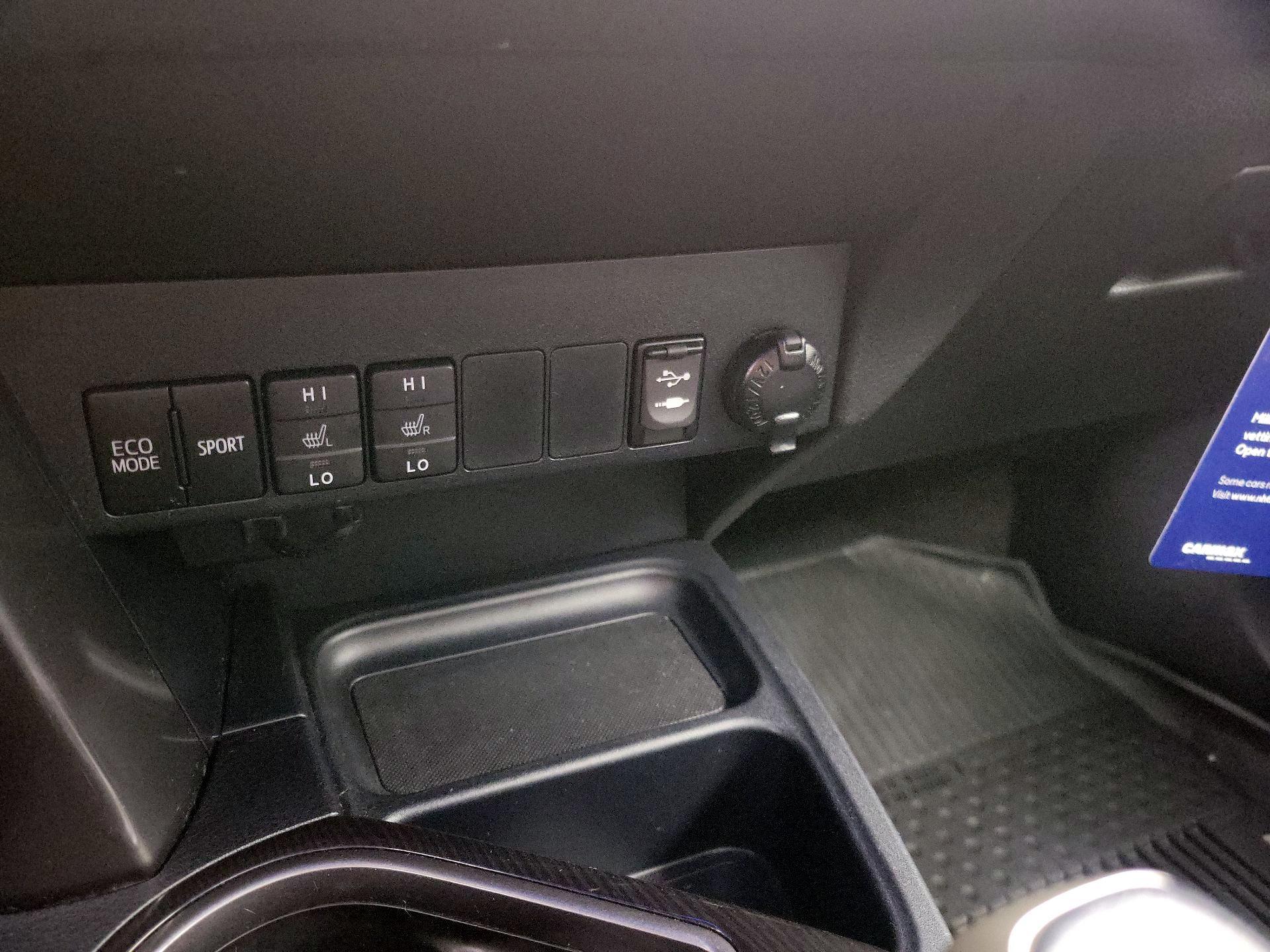 Thumbnail: 2016 Toyota RAV4 - 18