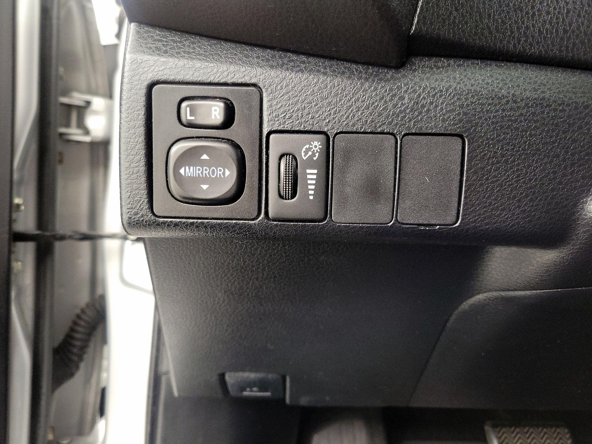 Thumbnail: 2014 Toyota Corolla - 13