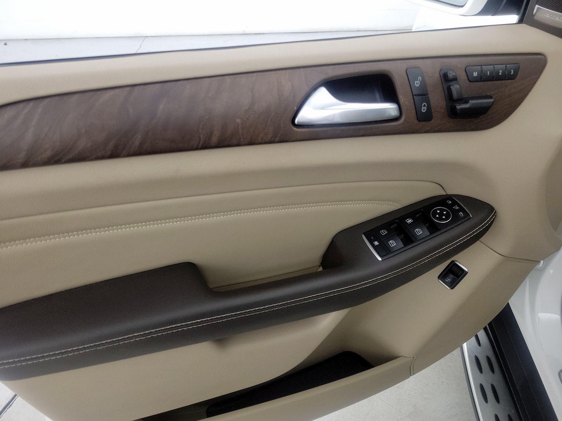 Thumbnail: 2015 Mercedes-Benz M-Class - 12