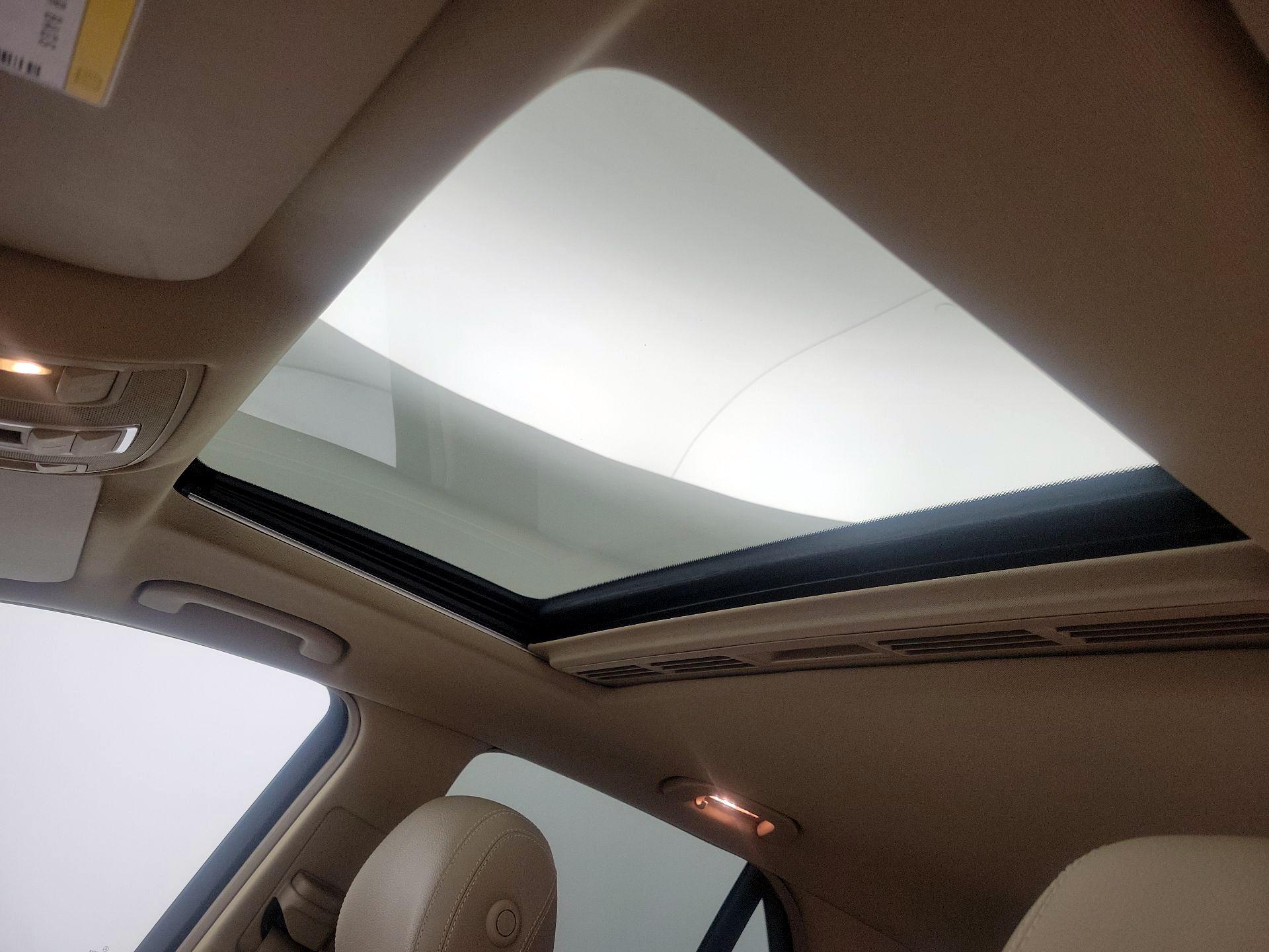 Thumbnail: 2015 Mercedes-Benz M-Class - 20