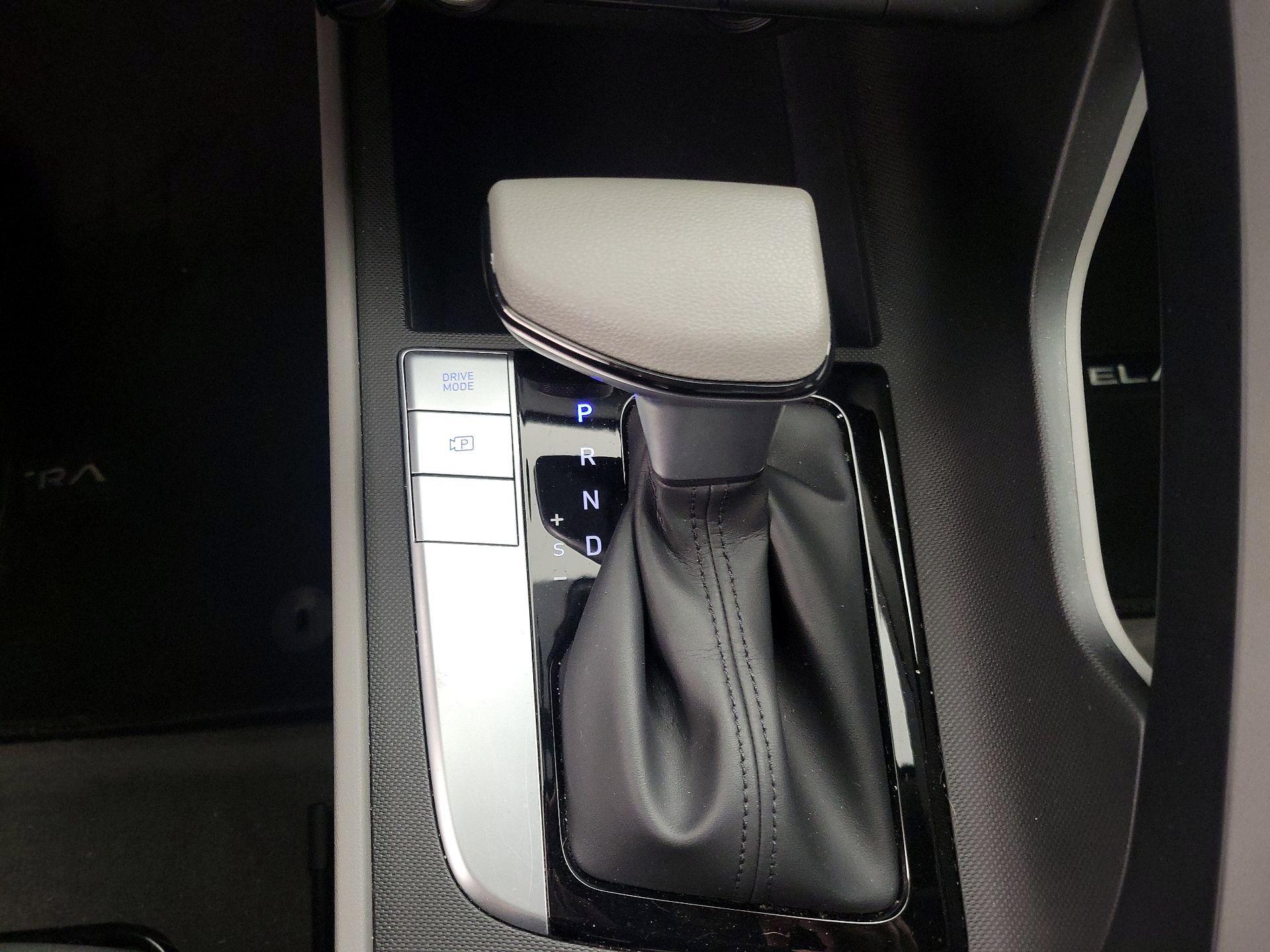 Thumbnail: 2023 Hyundai Elantra - 17