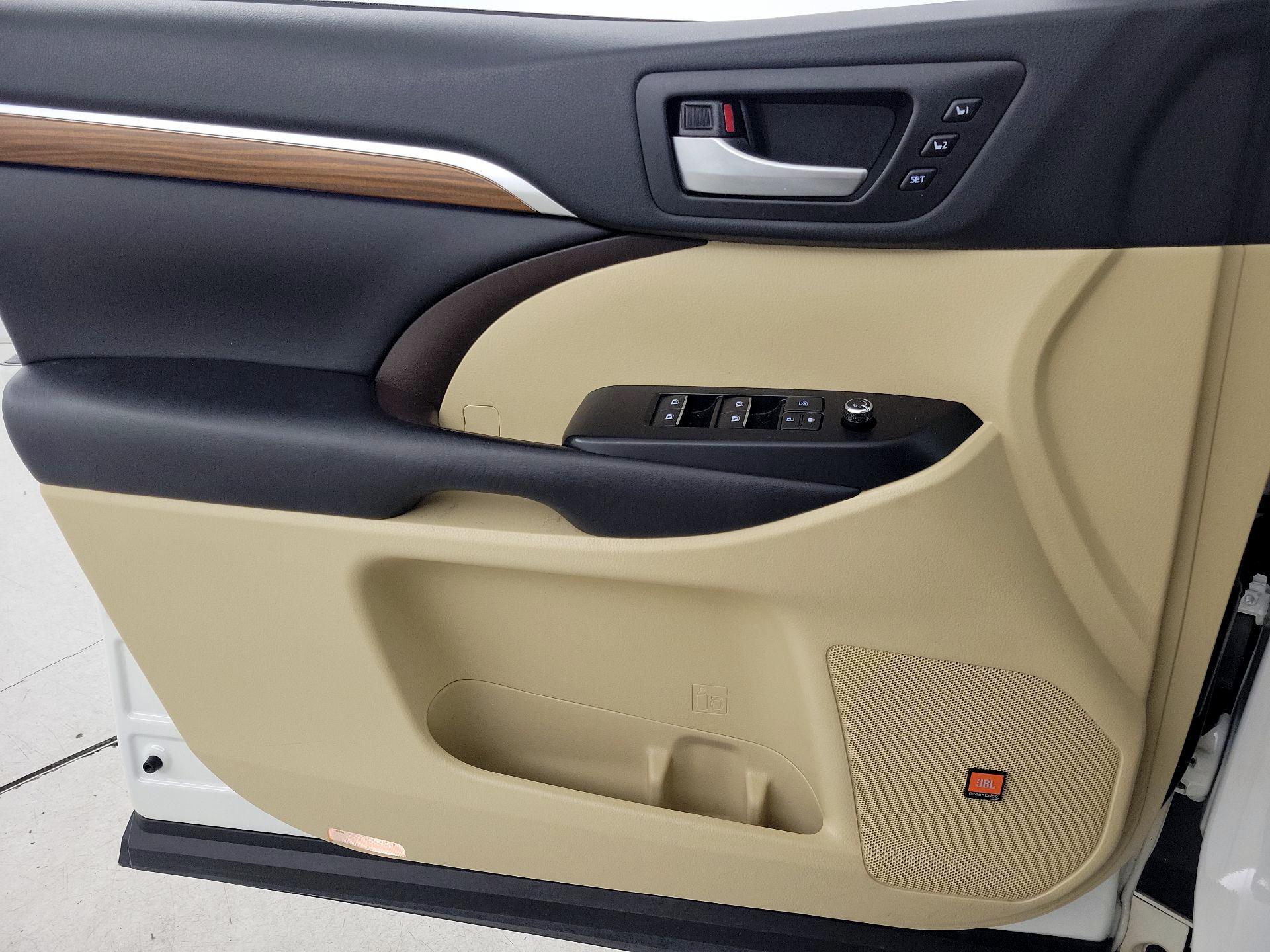 Thumbnail: 2019 Toyota Highlander - 12