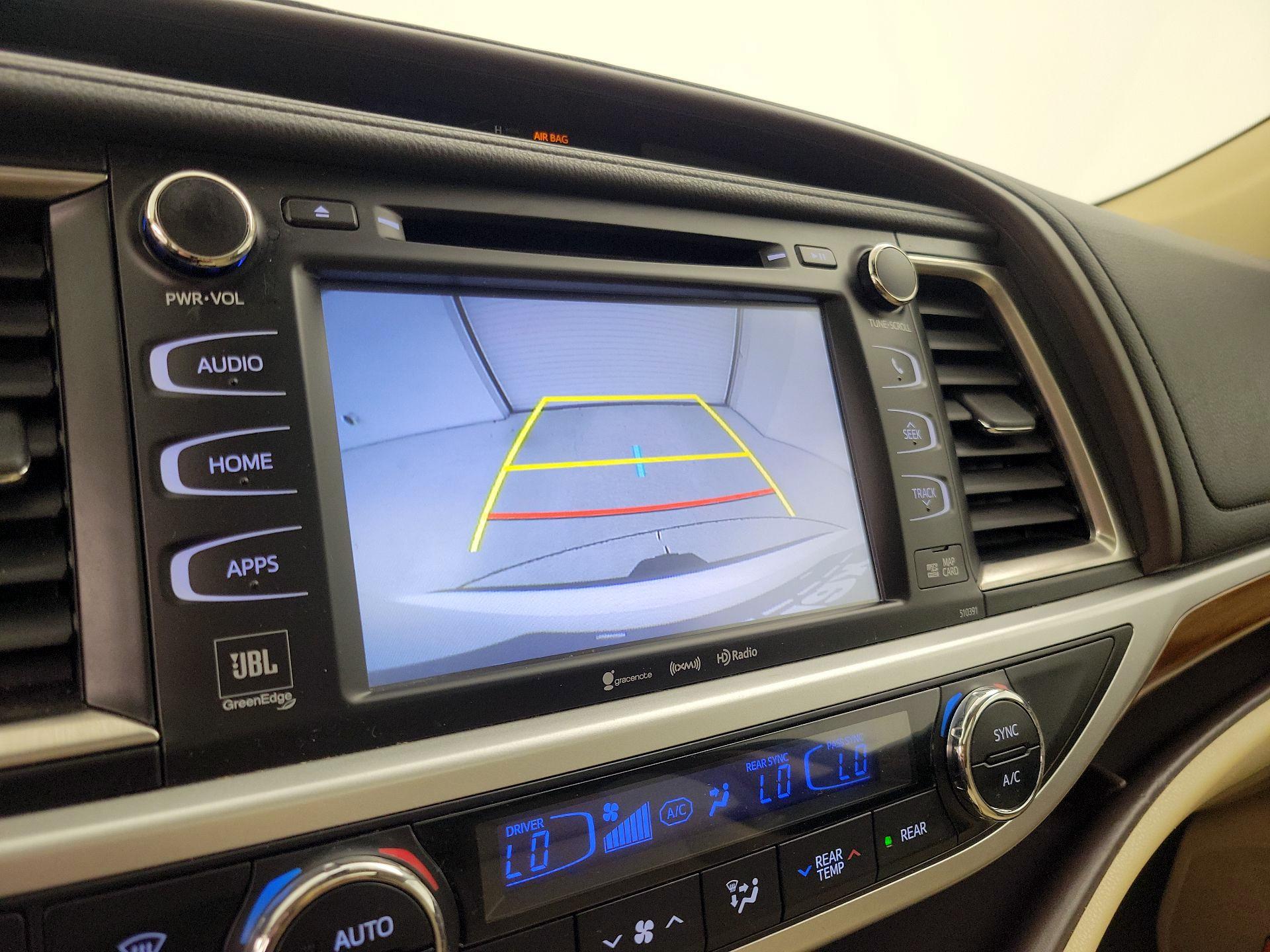 Thumbnail: 2019 Toyota Highlander - 14