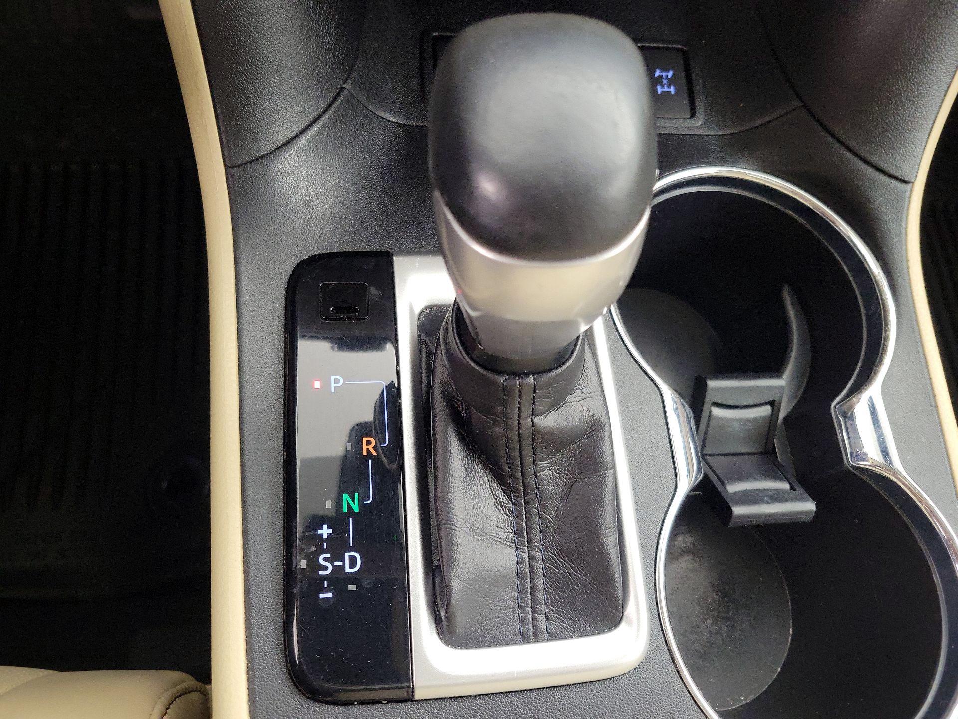 Thumbnail: 2019 Toyota Highlander - 17