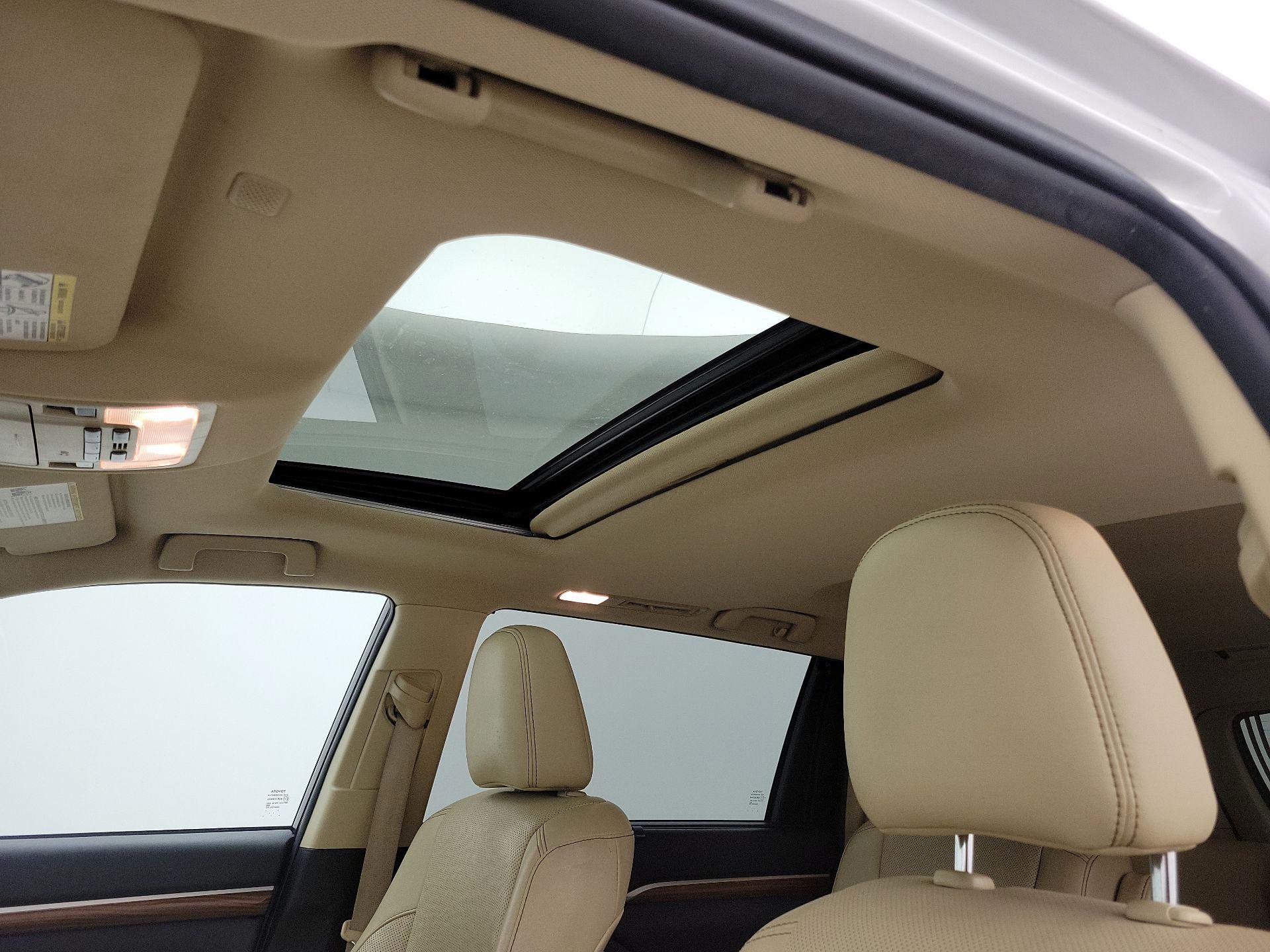 Thumbnail: 2019 Toyota Highlander - 19