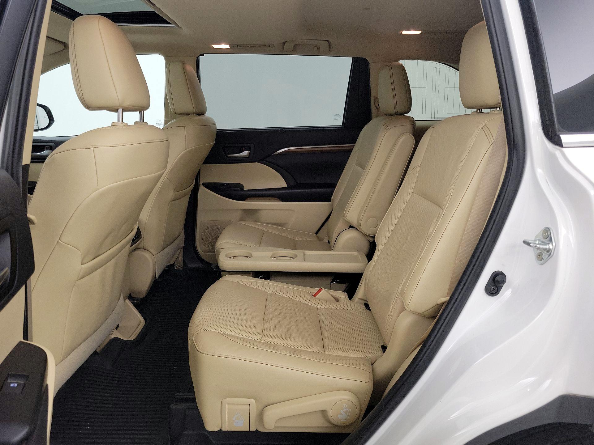 Thumbnail: 2019 Toyota Highlander - 20