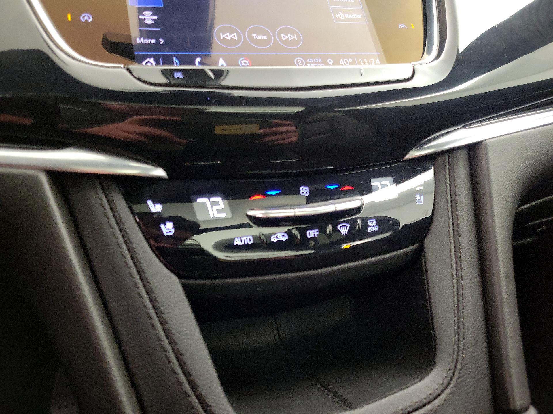 Thumbnail: 2023 Cadillac XT6 - 17