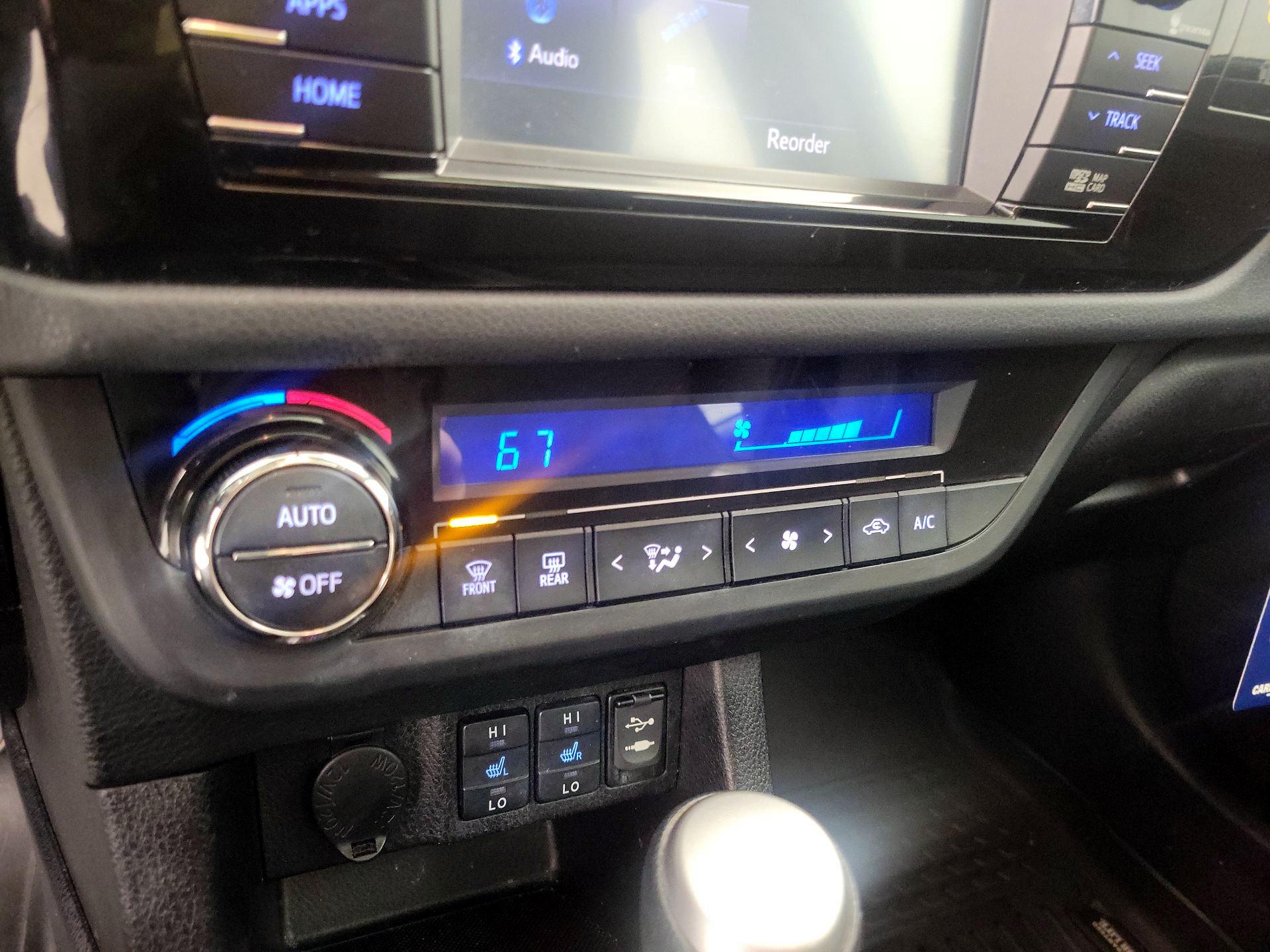 Thumbnail: 2015 Toyota Corolla - 17