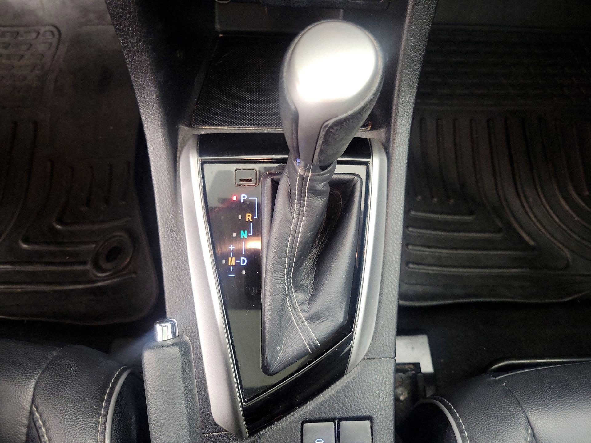 Thumbnail: 2015 Toyota Corolla - 18