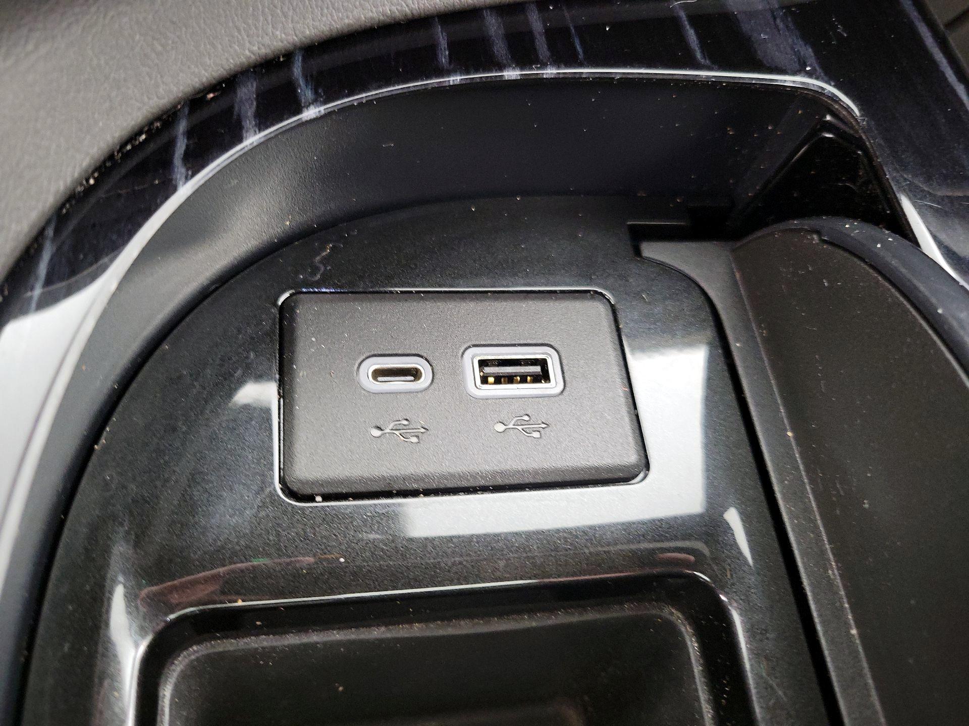 Thumbnail: 2022 Cadillac Escalade - 18