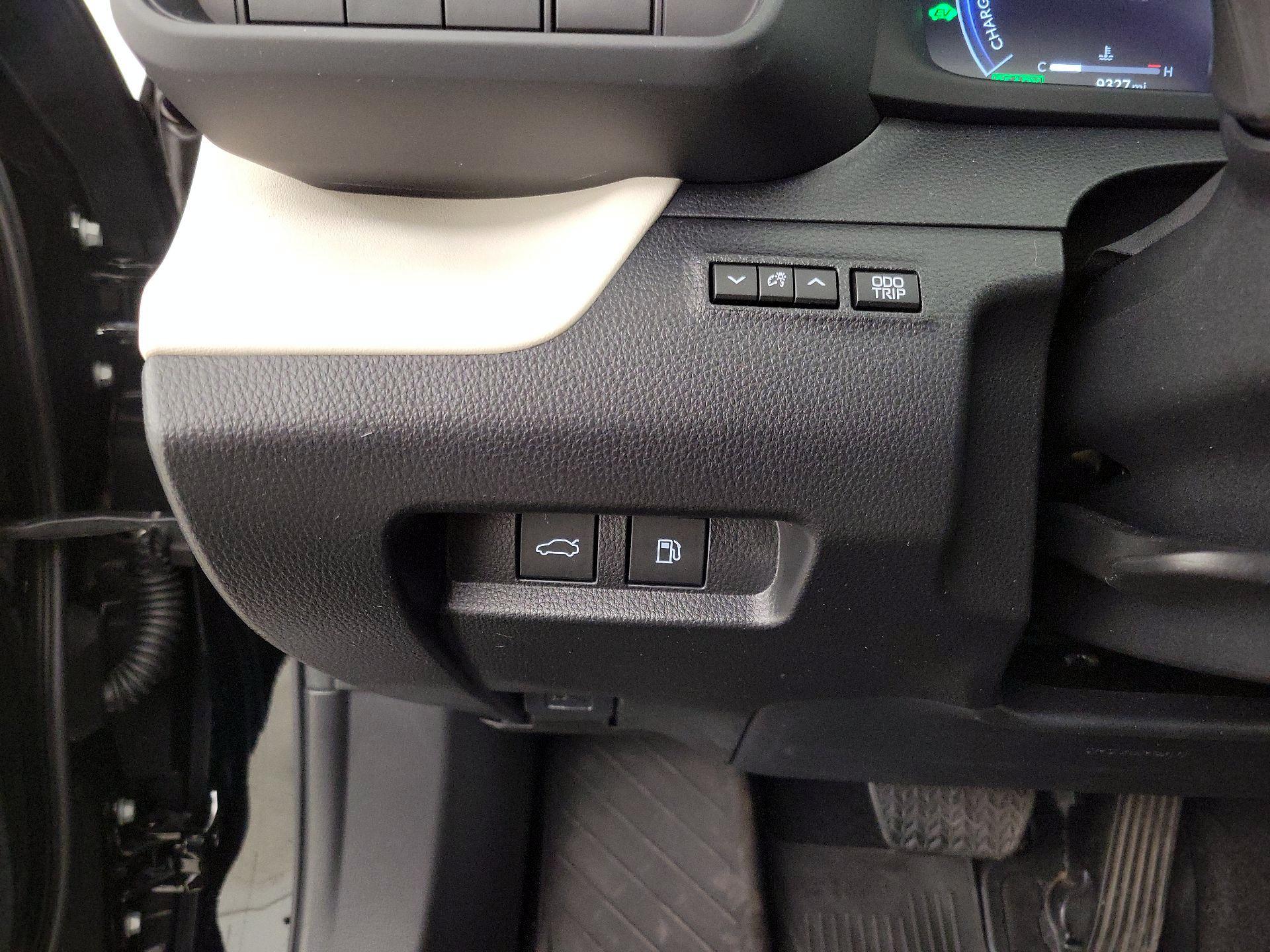 Thumbnail: 2023 Toyota Crown - 13