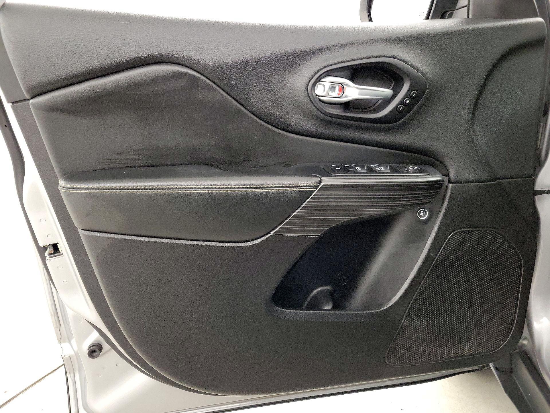 Thumbnail: 2015 Jeep Cherokee - 12