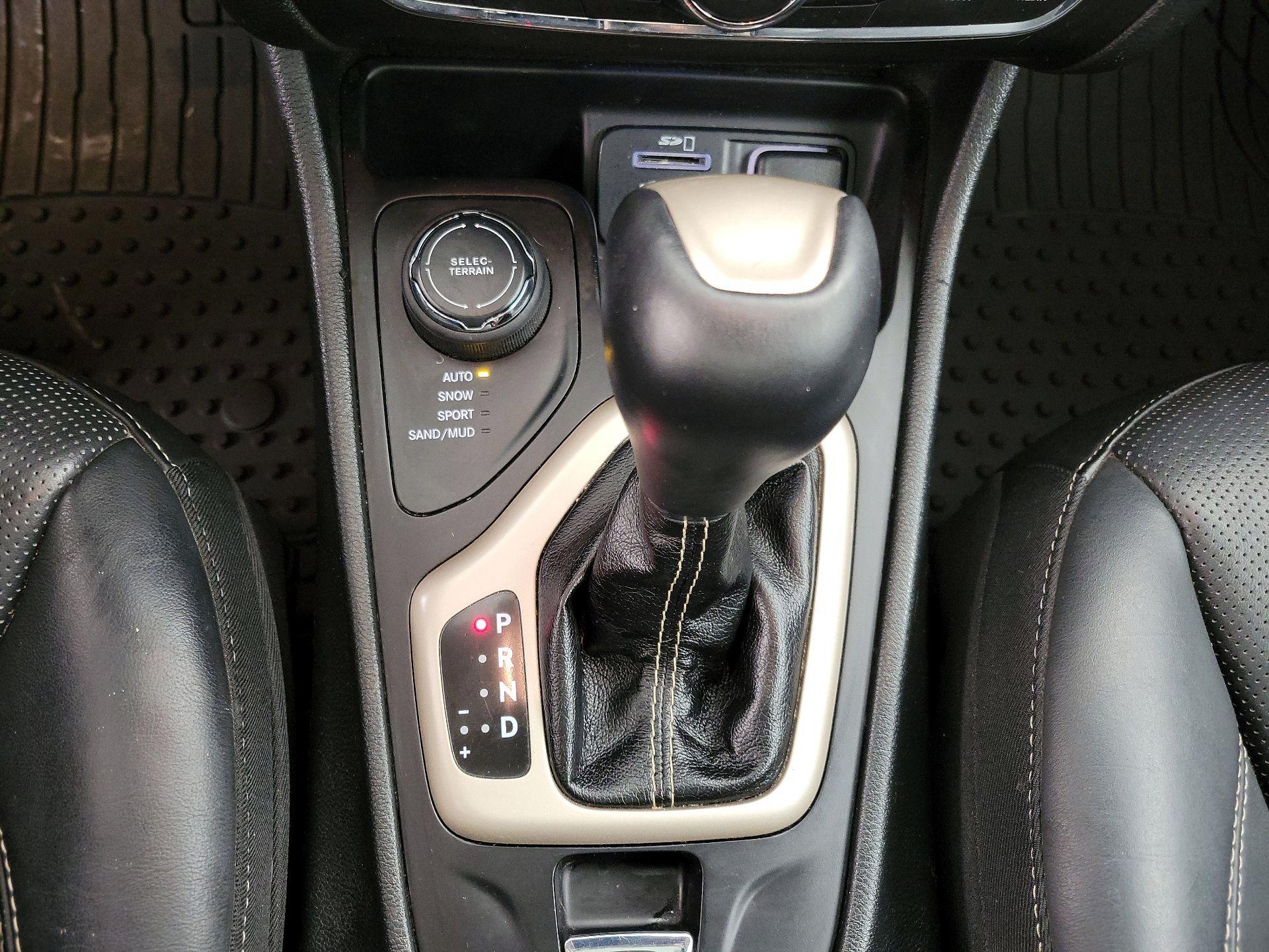 Thumbnail: 2015 Jeep Cherokee - 18