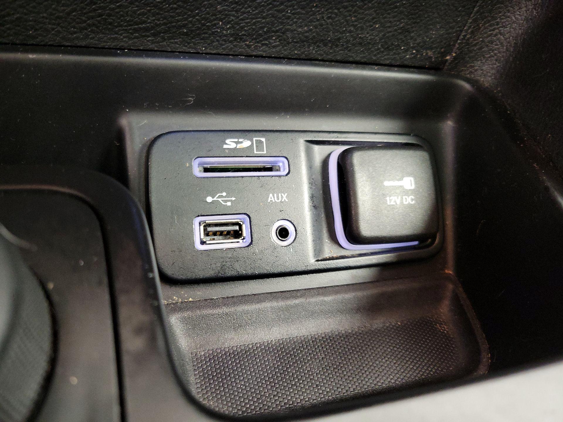 Thumbnail: 2015 Jeep Cherokee - 19